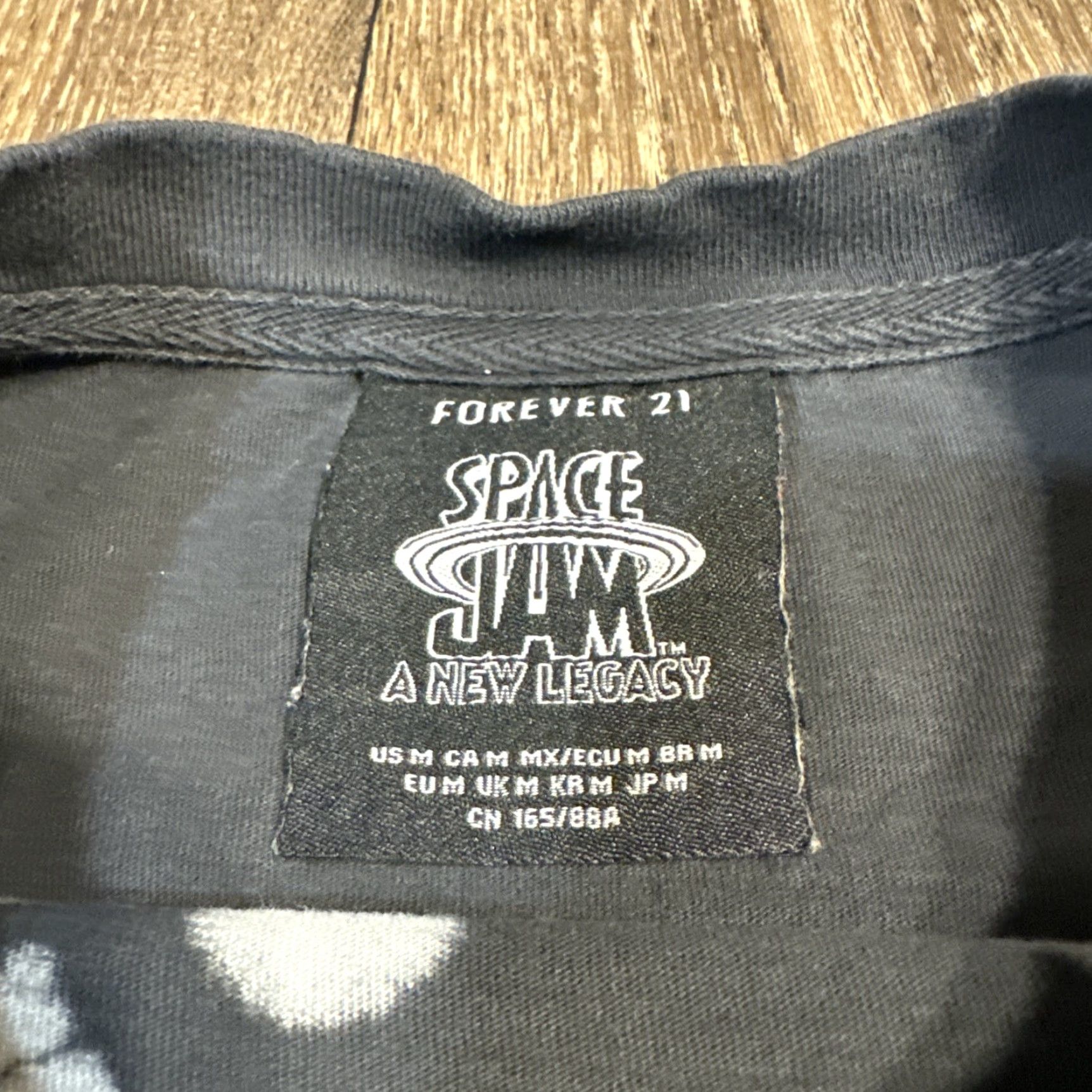 Forever 21 FOREVER 21 Tweety Bird Space Jam Black T-Shirt Medium Unisex Adults M Short Sleeve Shirt Size US M / EU 48-50 / 2 - 5 Thumbnail