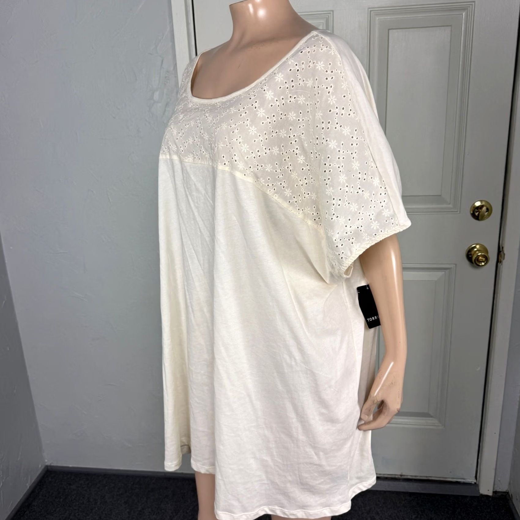 Torrid Torrid Women's Shirt Top 4X Eyelet Scoop neck Casual Cotton Boho Relaxed S3 Cream Solid Knit Basic Short Sleeve Pullover Machine Washable Vintage No Size XXL / US 16-18 / IT 52-54 - 3 Thumbnail