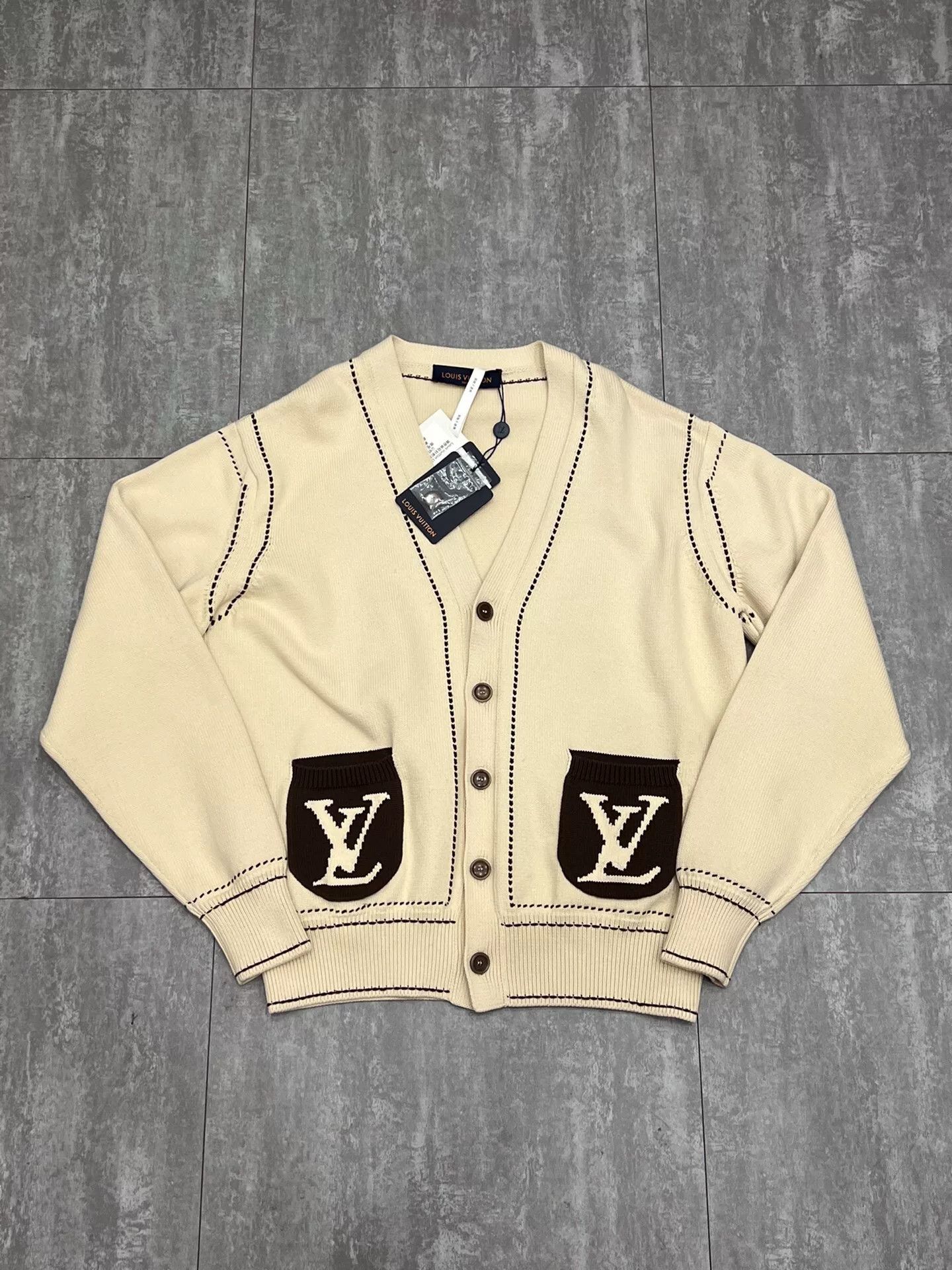 Louis Vuitton Louis Vuitton Collab Beige Sweater M Women Size M / US 6-8 / IT 42-44 - 1 Thumbnail