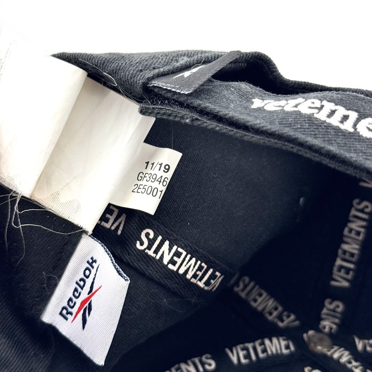 Reebok × Vetements Vetements x Reebok Black Emroidered Logo Cap Adjustable Hat Size ONE SIZE - 8 Thumbnail