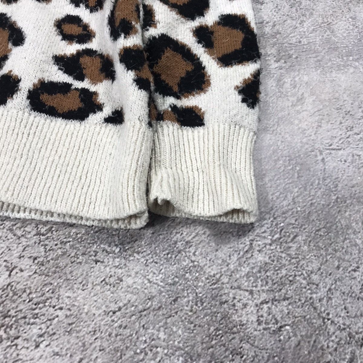 Vintage Vintage Y2K Leopard Print Oversized Sweater Knit Preppy M Size M / US 6-8 / IT 42-44 - 4 Thumbnail