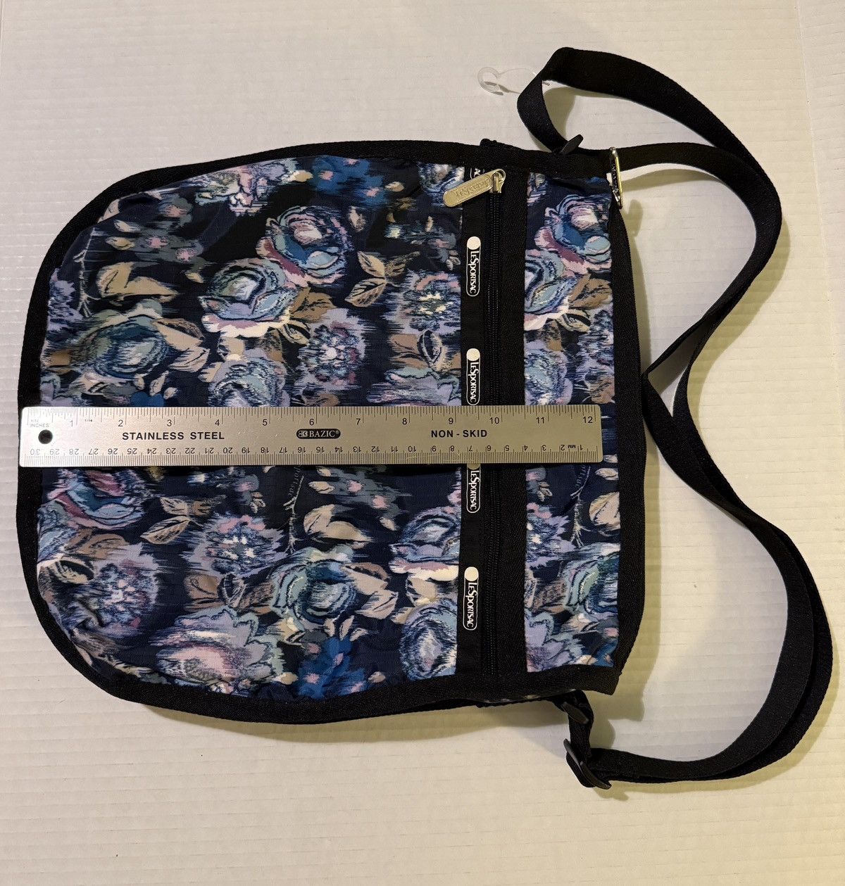 LeSportsac LeSportsac Flower Cluster Nylon Crossbody NWOT Adjust Strap Size ONE SIZE - 3 Thumbnail