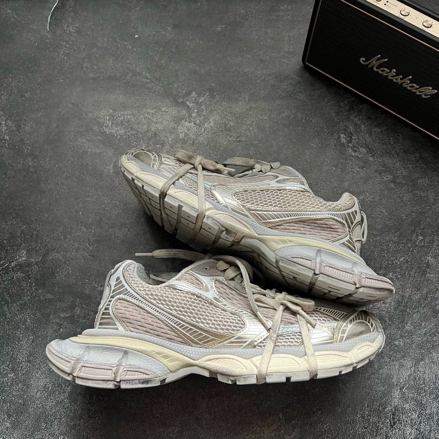 Balenciaga Balenciaga Beige Lowtop Sneakers XXXL Men Size US 10 / EU 43 - 1 Thumbnail