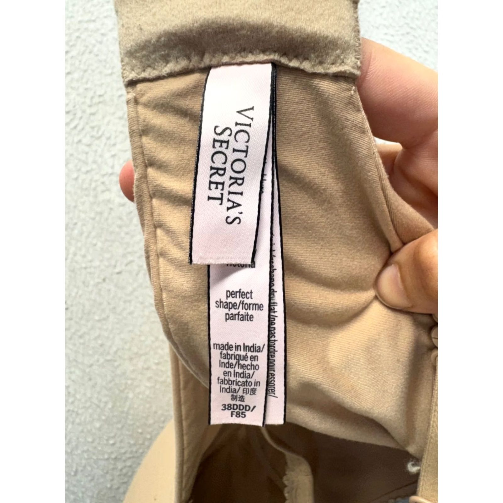 Victoria's Secret Victoria's Secret Body By Victoria Bra 38DDD Beige T-Shirt Bra Womens Underwire Hook & Eye 38Ddd Like New Size ONE SIZE - 4 Thumbnail