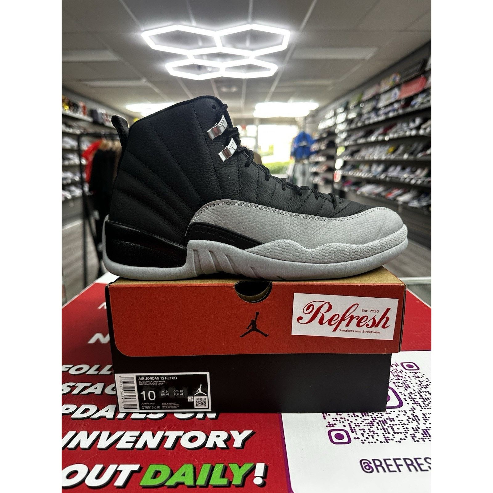 Jordan Brand Air Jordan 12 Retro Barons Size 10 CT8013-010 Size US 10 / EU 43 - 1 Thumbnail