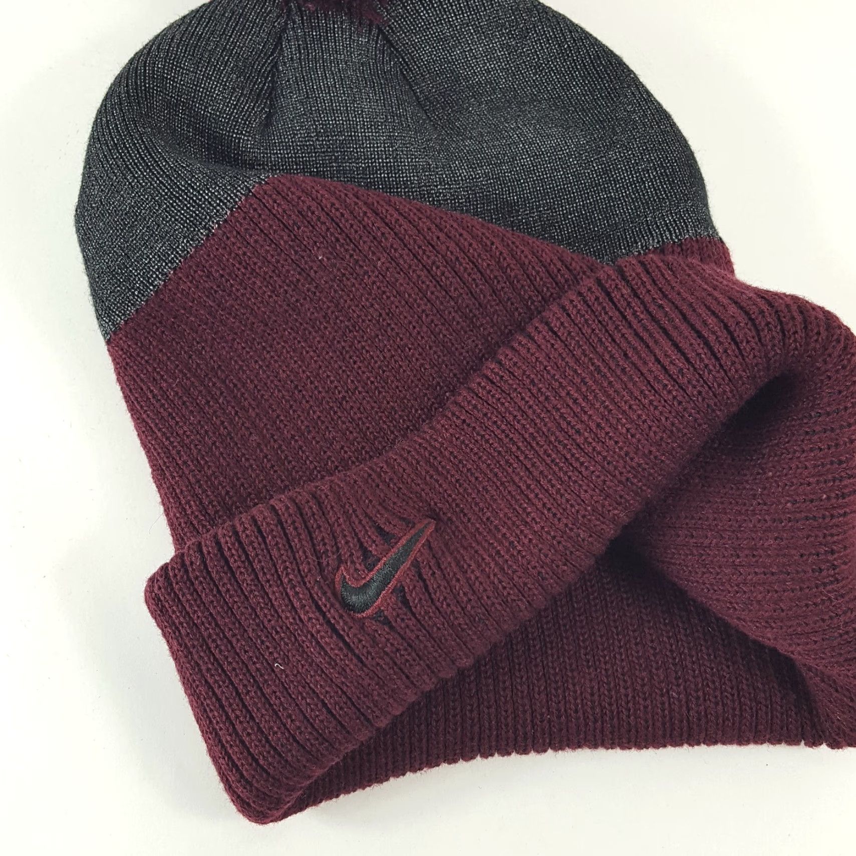 Nike VINTAGE Nike Football Beanie Hat Men One Size Red 90s Retro Winter Sport University Size ONE SIZE - 5 Thumbnail