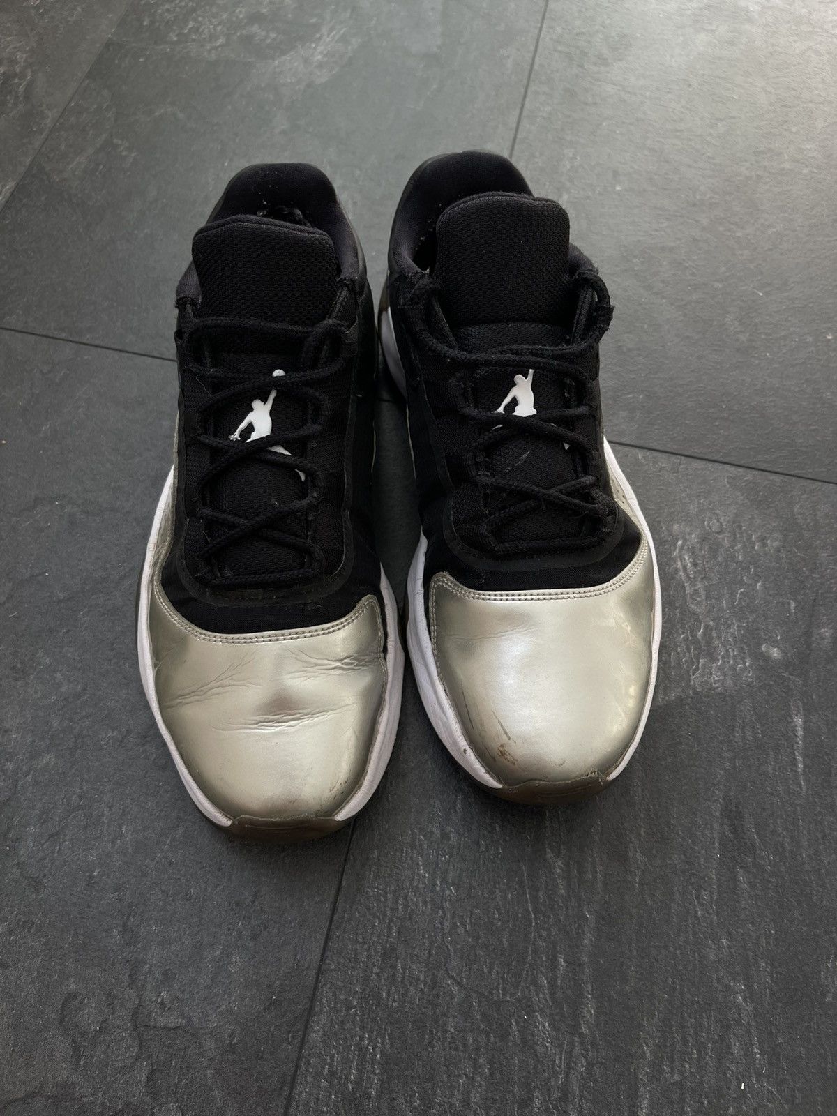 Jordan Brand Air Jordan 11 CMFT Low Silver Toe Size US 10.5 / EU 43-44 - 5 Thumbnail