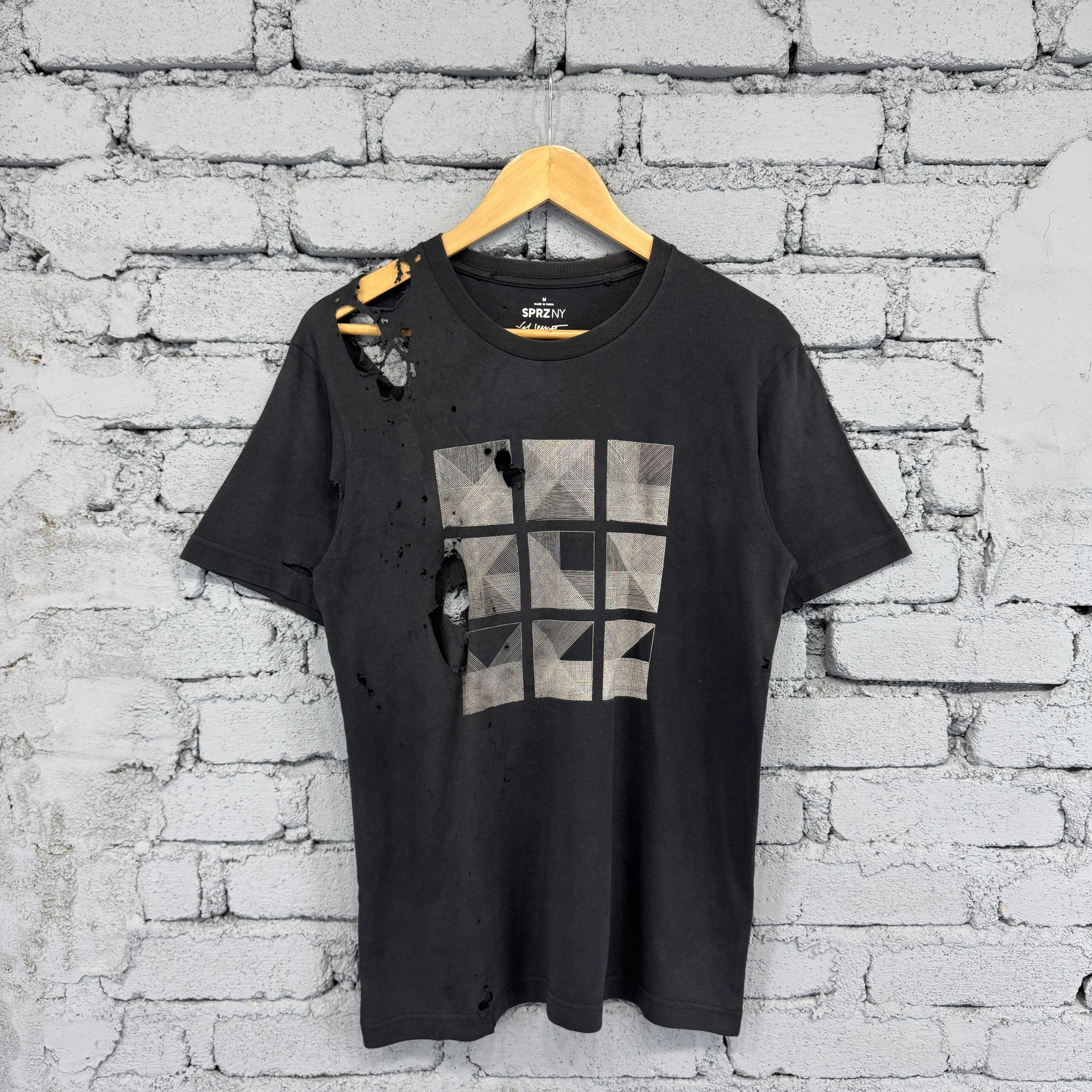 Uniqlo Uniqlo MOMA Special Edition Modern ART Distressed Sunfaded Size US M / EU 48-50 / 2 - 1 Thumbnail