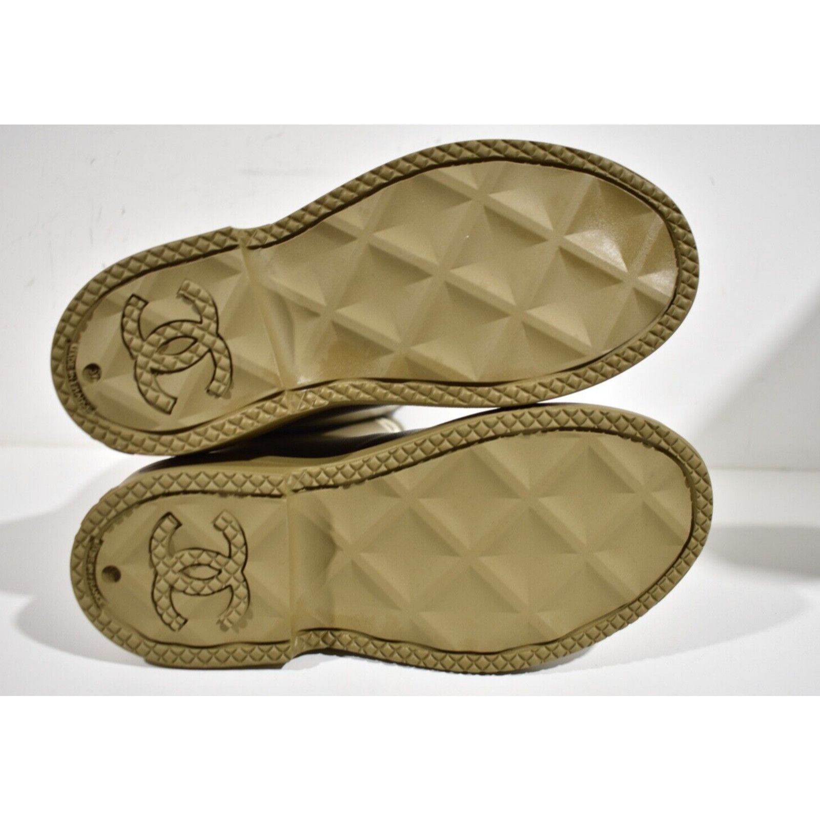 Chanel Chanel 22K Dark Beige White CC Logo High Rubber Rain Boot 40 Size US 10 / IT 40 - 12 Thumbnail