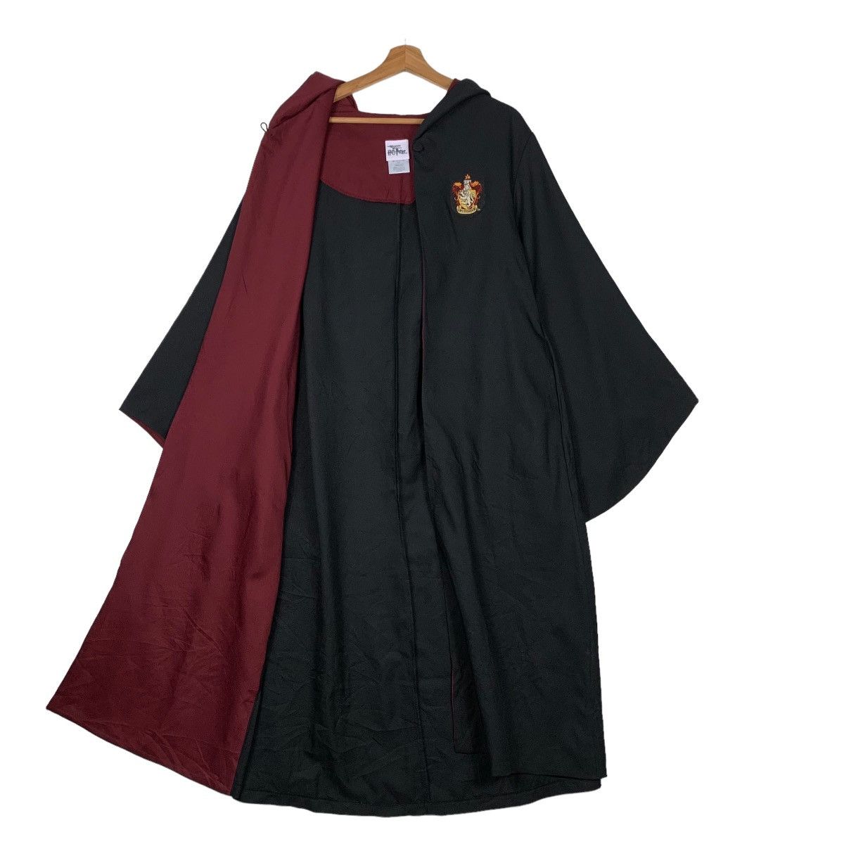 Universal Studios HARRY POTTER GRYFFINDOR CLOAK / CAPE #0235-C11 Size US M / EU 48-50 / 2 - 11 Thumbnail
