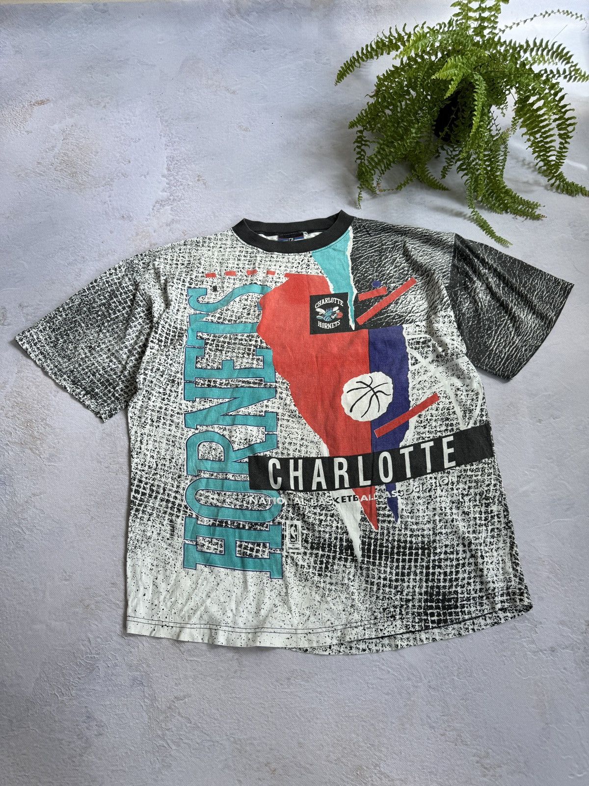 Spalding Vintage Spalding Charlotte Hornets T-Shirt 90s Size US XL / EU 56 / 4 - 1 Thumbnail