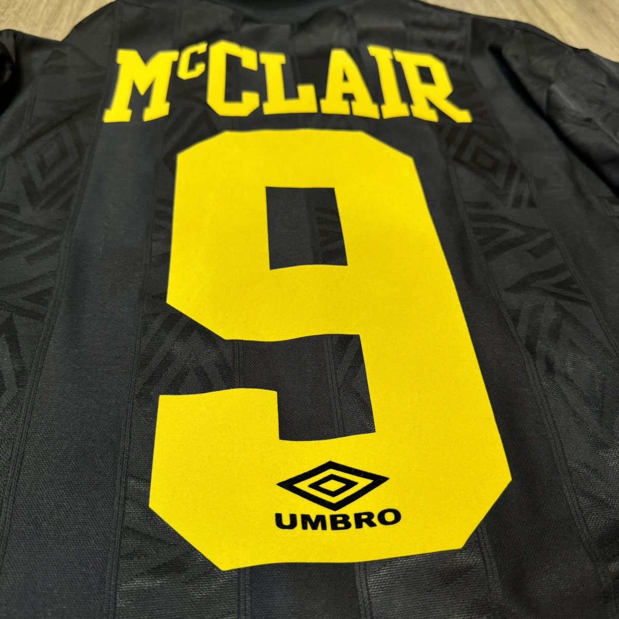 Umbro Manchester United 94/95 away shirt #9 McCLAIR Size US M / EU 48-50 / 2 - 7 Thumbnail