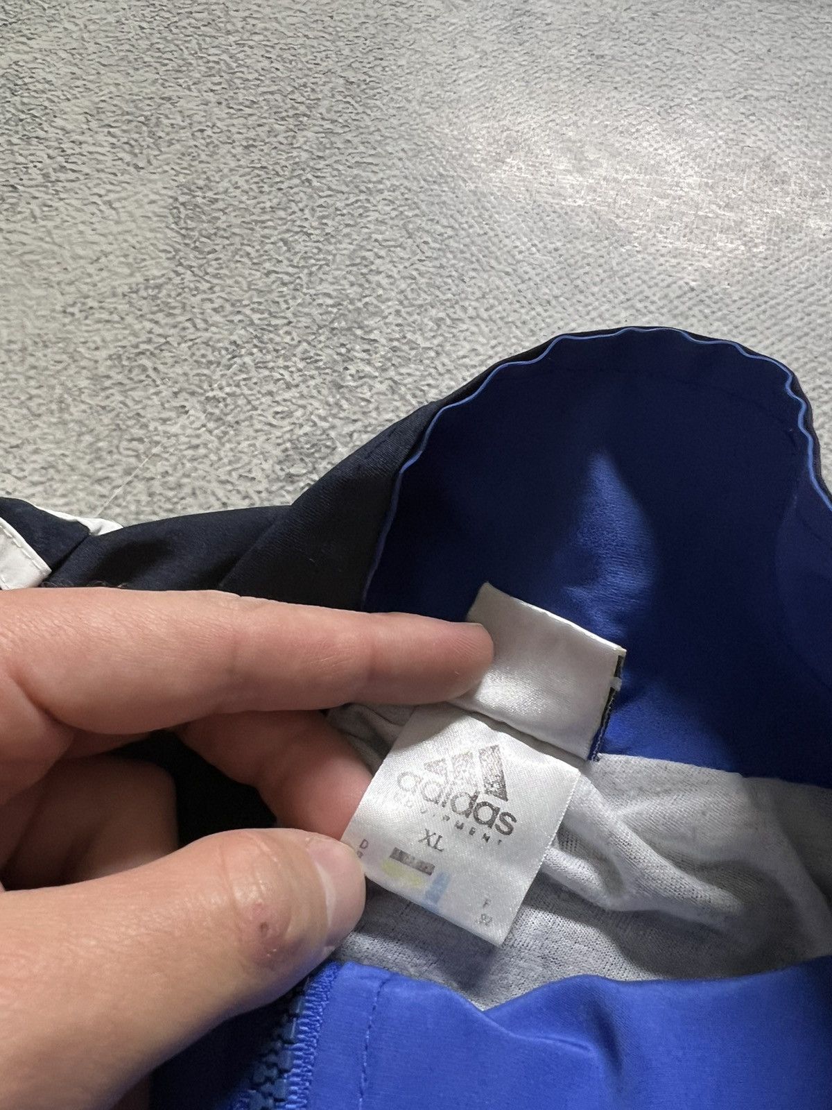 Vintage Vintage Y2k Adidas 💙🖤 Nylon Spellout Logo Jacket 90’s Size US XL / EU 56 / 4 - 9 Thumbnail