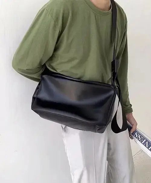Korean Fashion Faux Leather Shoulder Bag Messenger Bag in Black, Men's