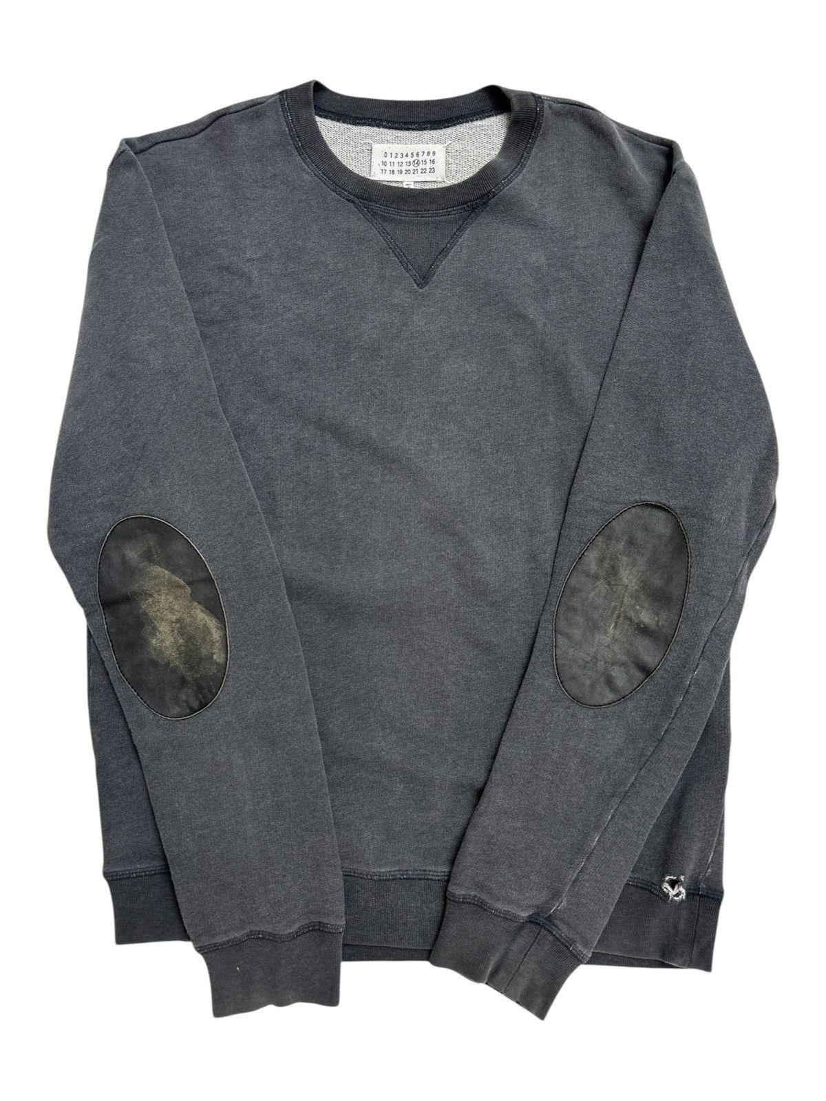 希少 Maison Margiela Elbow Patch Crewneck Maison Margiela Men's Elbow Patch Crew Neck Jumper in Walnut