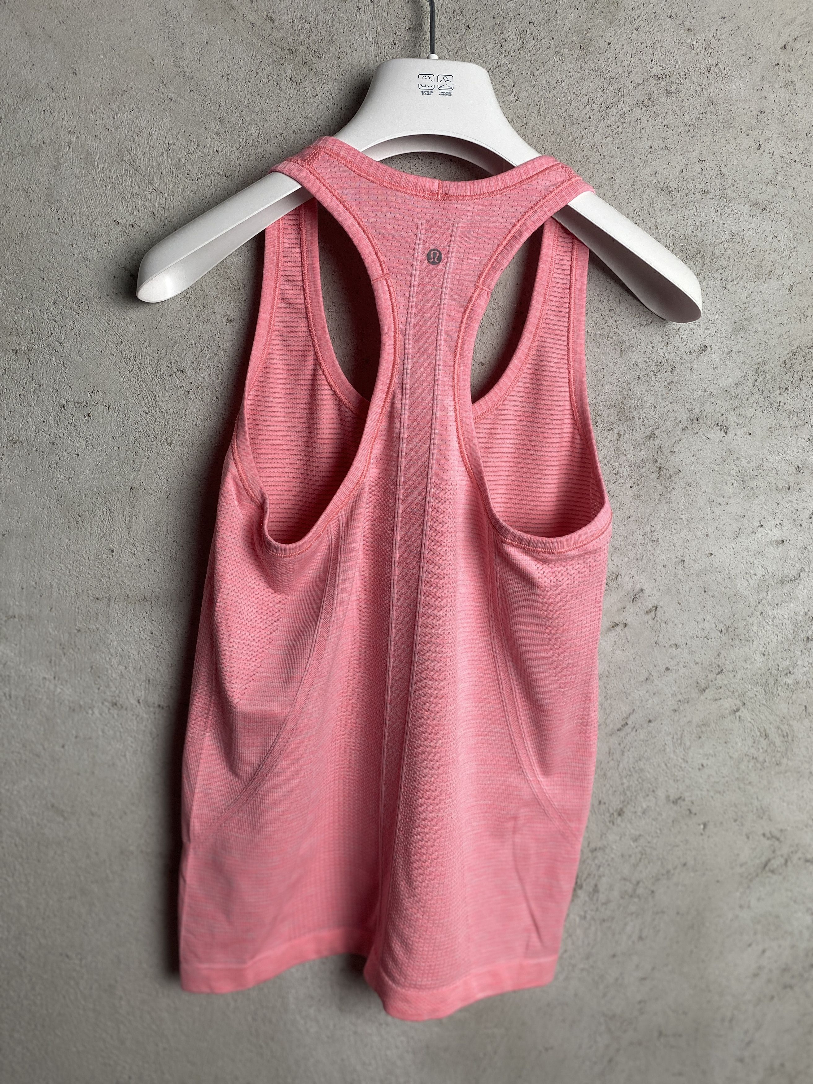 Lululemon Lululemon tank top t-shirt tee gym pilates yoga pilates Size S / US 4 / IT 40 - 1 Thumbnail