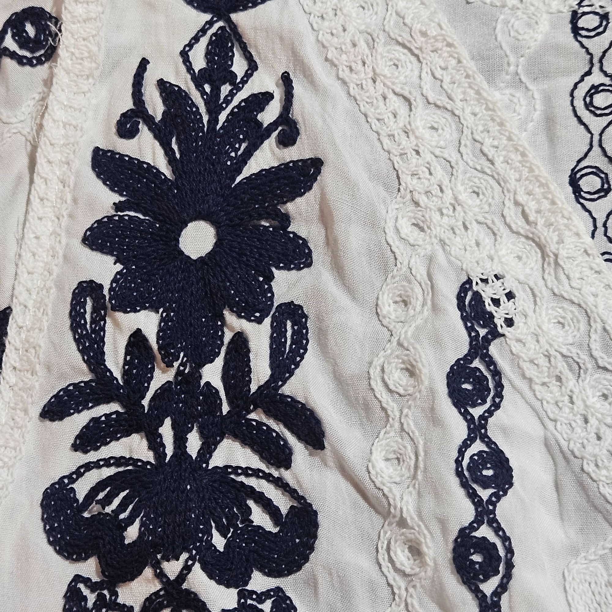 Other Kindred Boho Embroidered Bell Sleeve Sm Top White Navy Peasa Size S / US 4 / IT 40 - 4 Thumbnail