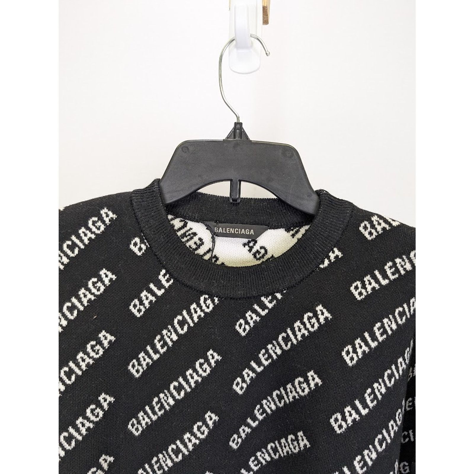 Balenciaga o1rshd1 All Over Logo Sweater in Black Size US S / EU 44-46 / 1 - 4 Thumbnail