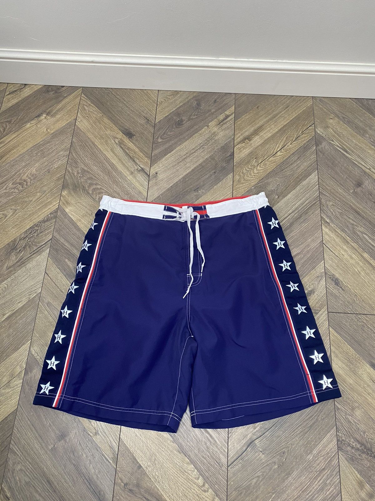 Tommy Hilfiger × Vintage Vintage Tommy Hilfiger 90s style shorts Size US 35 - 1 Thumbnail