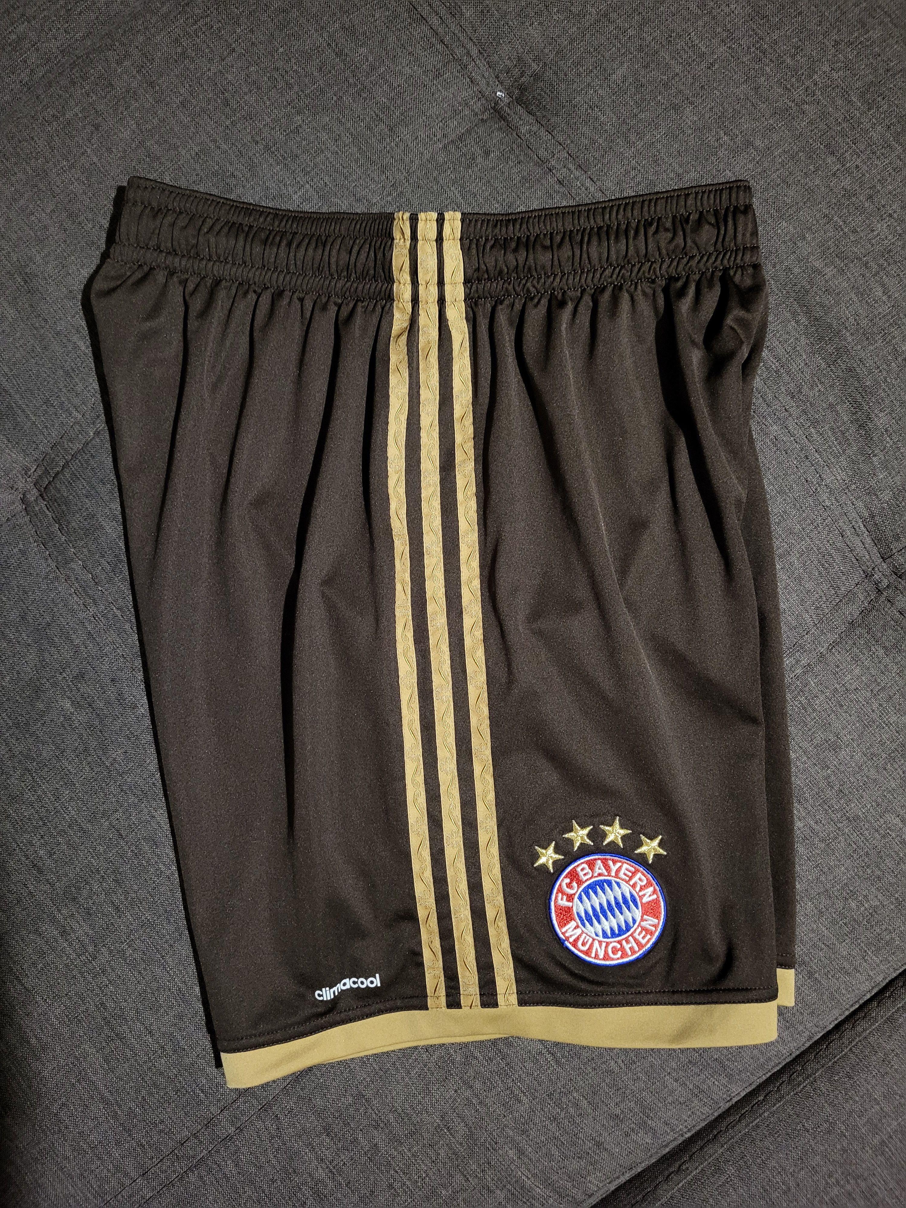 Adidas Vintage ADIDAS FC BAYERN MUNCHEN shorts Size US 32 / EU 48 - 8 Thumbnail