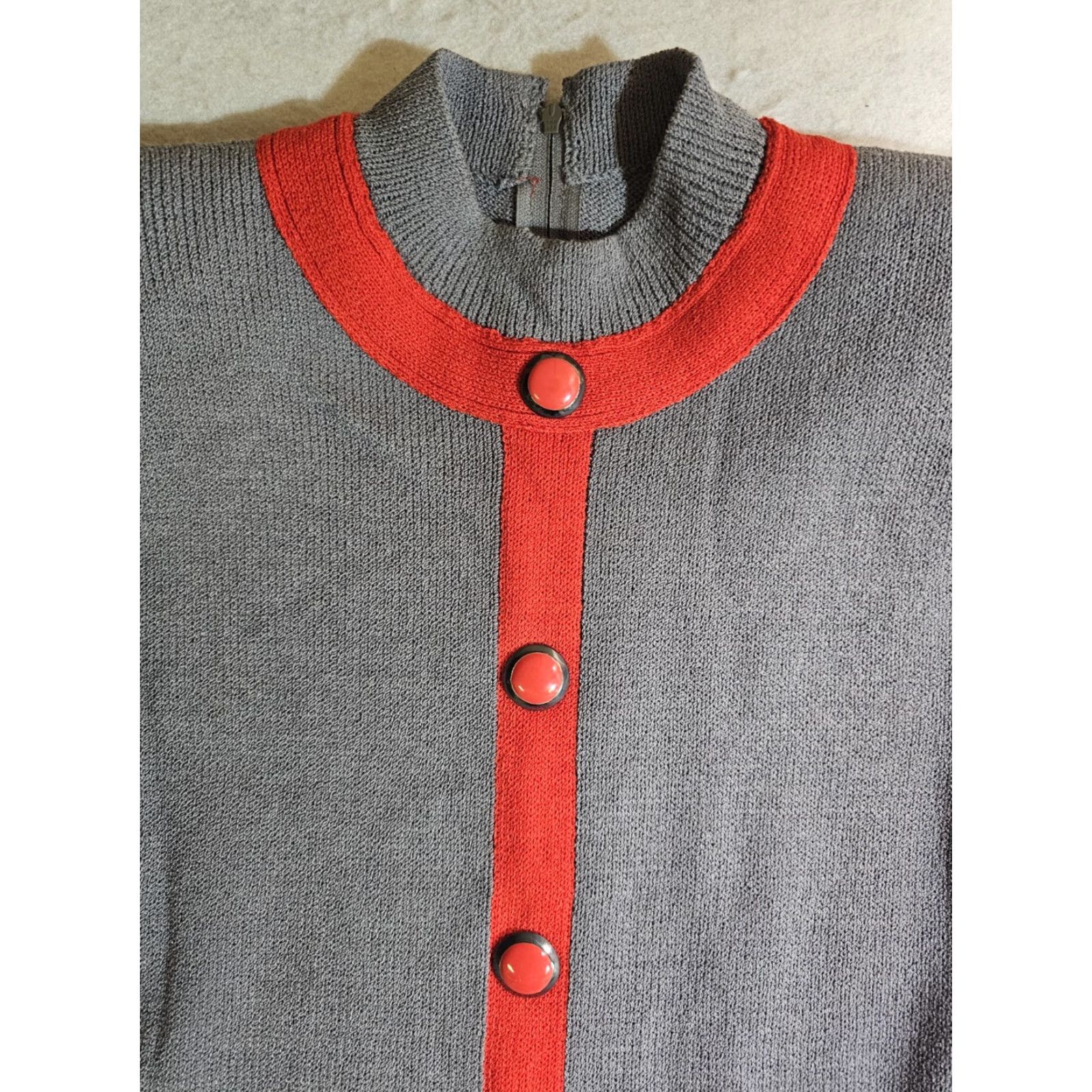 St. John VINTAGE St John Collection by Marie Gray Knitted Grey & Orange Trimmed Suit Sz 4 Top & Bottom Set / 2 Piece / Wool Blend / Regular Fit / Women Size S / US 4 / IT 40 - 3 Thumbnail