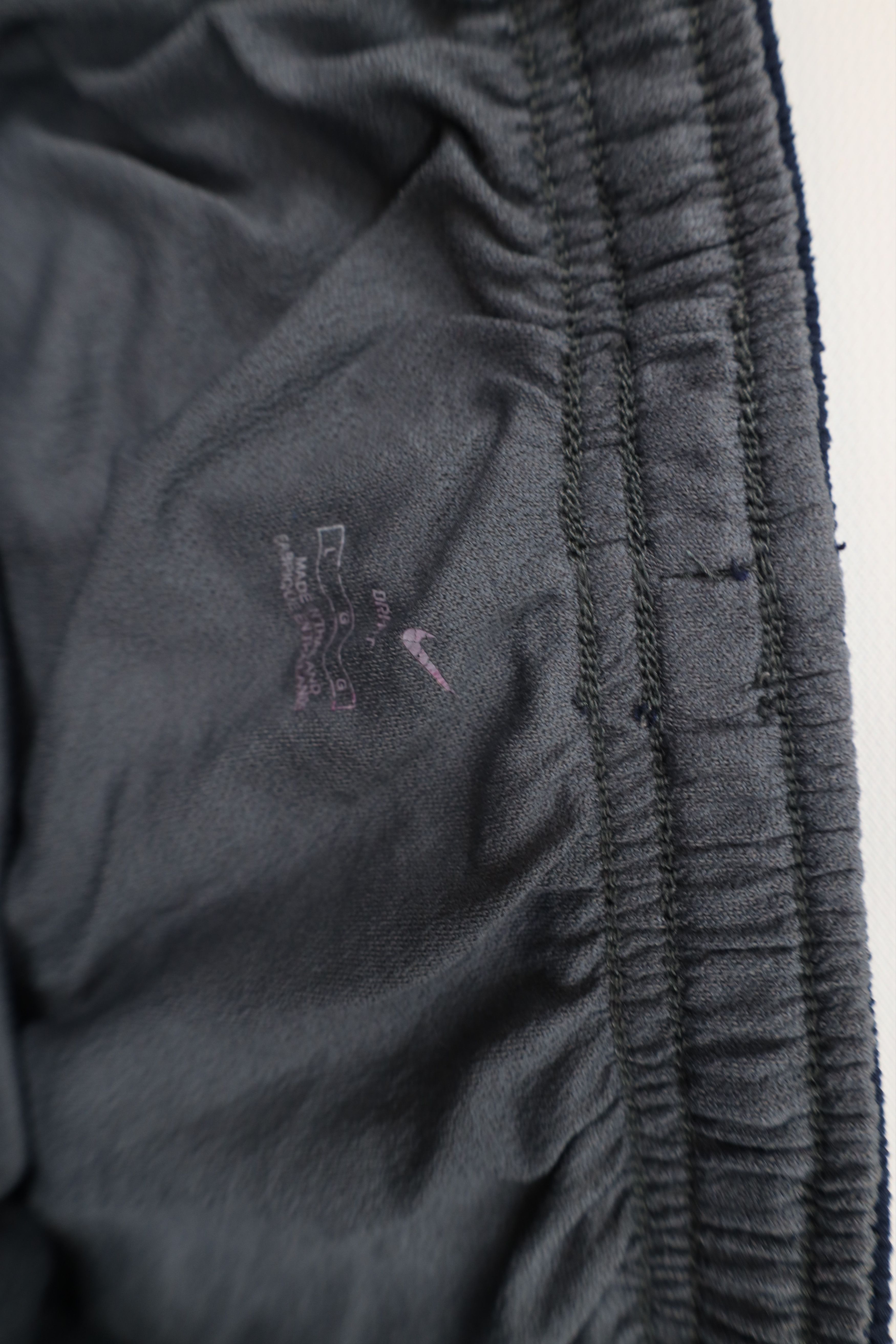 Nike Vintage Y2K Nike Scott Mini Swoosh Lined Above Knee Shorts Size US 34 / EU 50 - 7 Thumbnail