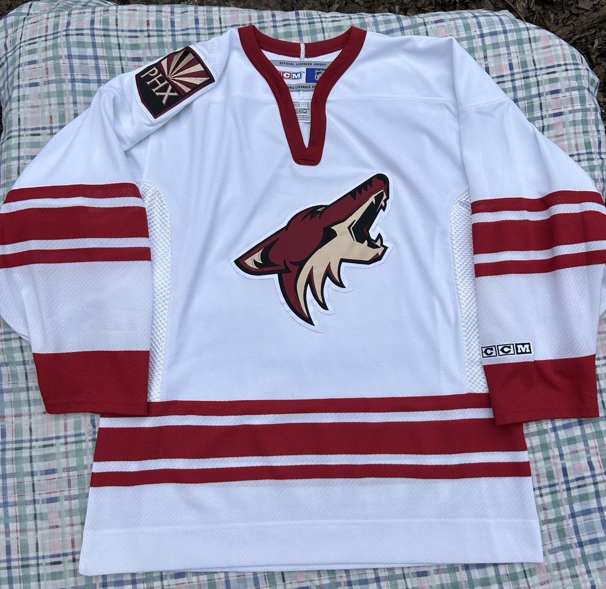 Vintage Phoenix Coyotes White top Kachina Road CCM Jersey -YL/XL