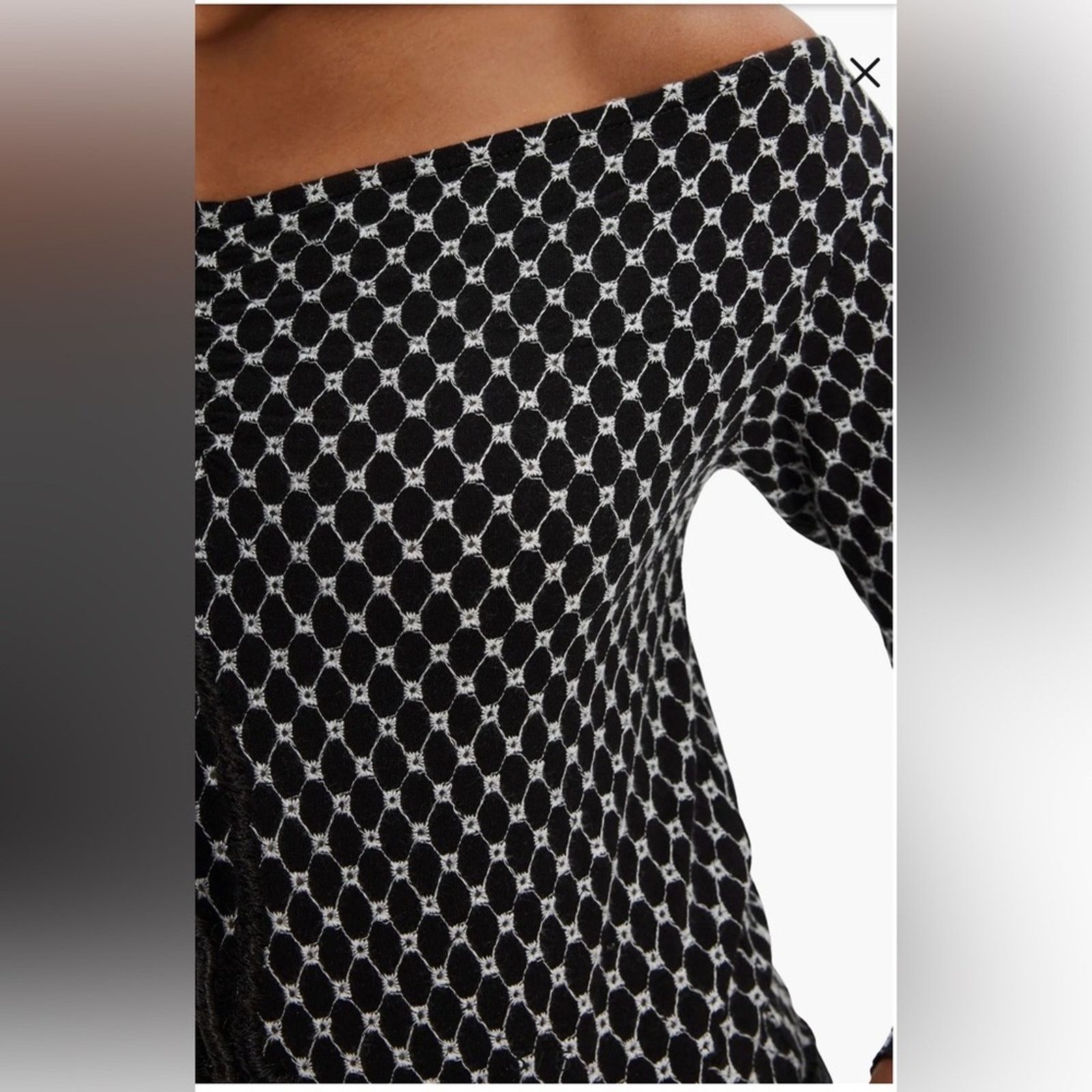Other New Chic Off-Shoulder Black and White Top size XS Size XS / US 0-2 / IT 36-38 - 7 Thumbnail