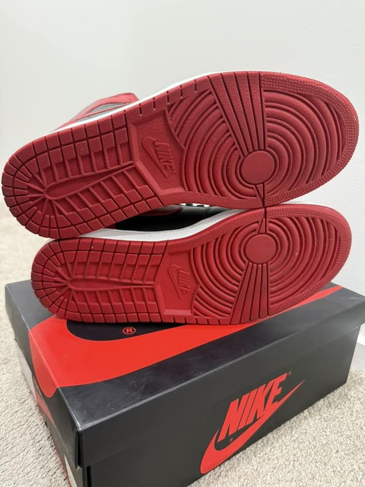 Jordan Brand Air Jordan 1 Bred 2013 US9 Size US 9 / EU 42 - 4 Thumbnail