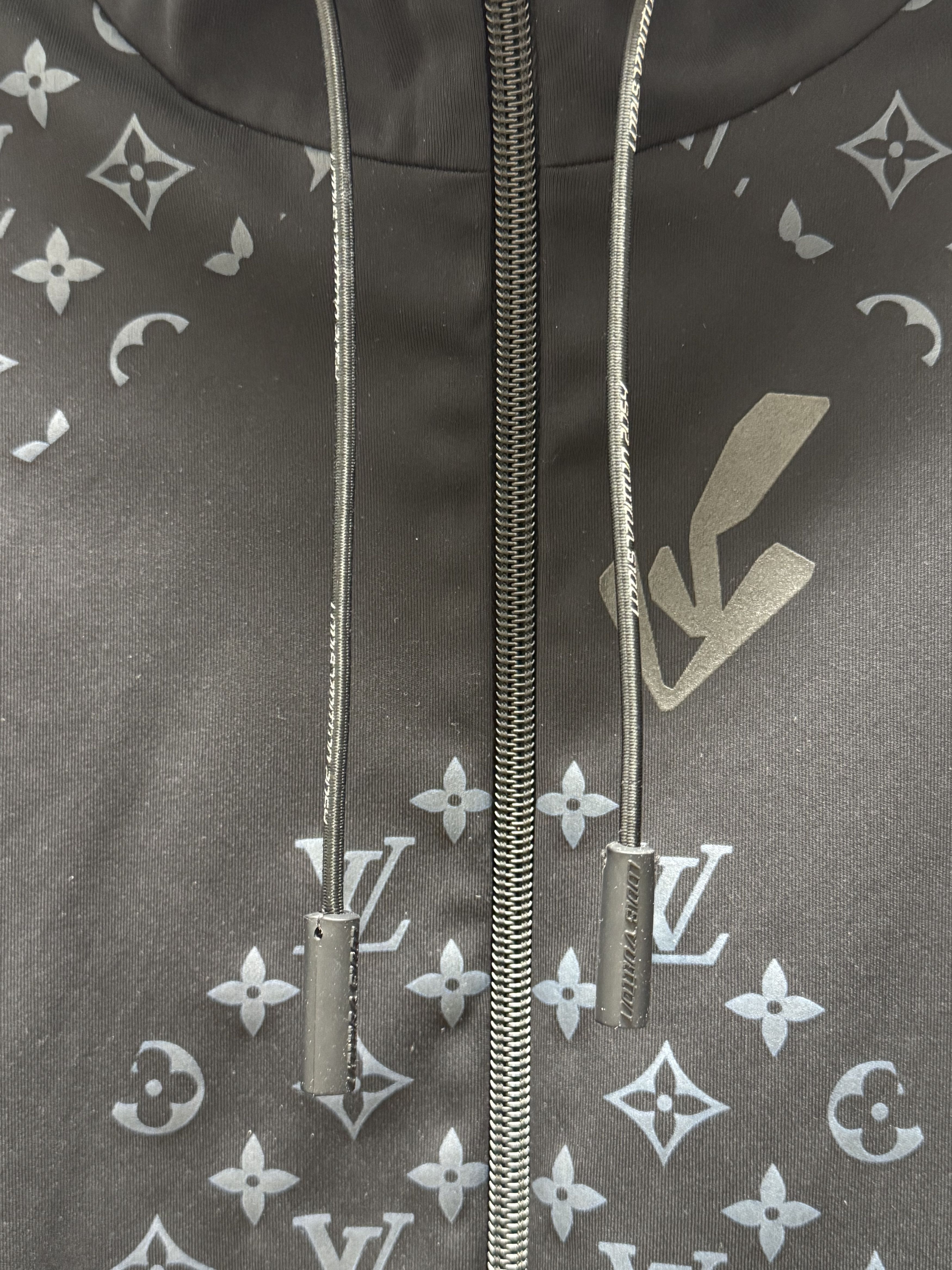 Louis Vuitton Louis Vuitton 2054 Black Heat Changing Monogram Zip Hoodie Size US L / EU 52-54 / 3 - 3 Thumbnail