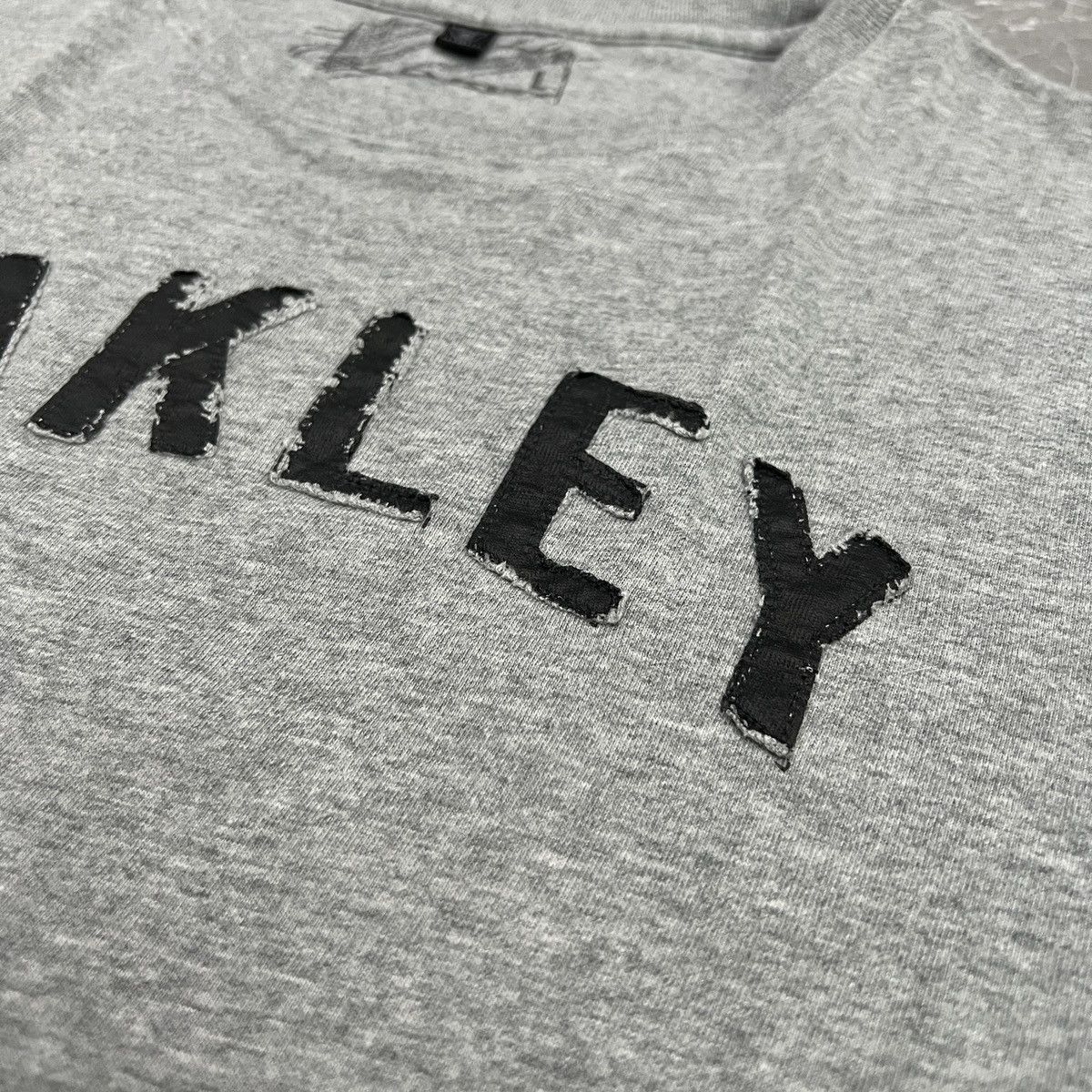 Oakley Oakley T Shirt Vintage Thrashed Logo Size US L / EU 52-54 / 3 - 3 Thumbnail