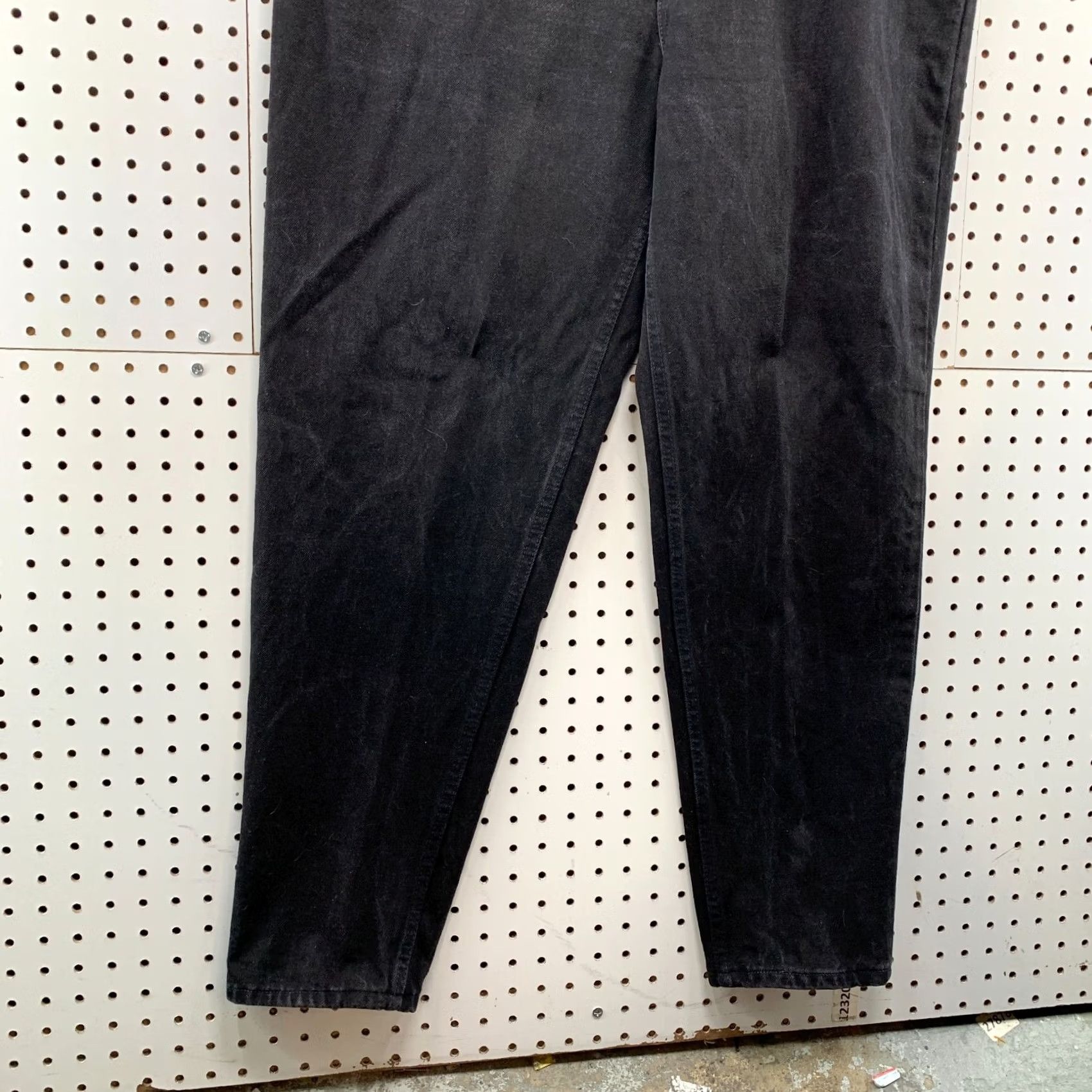 Levi's VINTAGE Levis 522 Black Denim Jeans Womens 22 Tapered Leg FITS 40X32 USA Size 40" / US 18 - 5 Thumbnail
