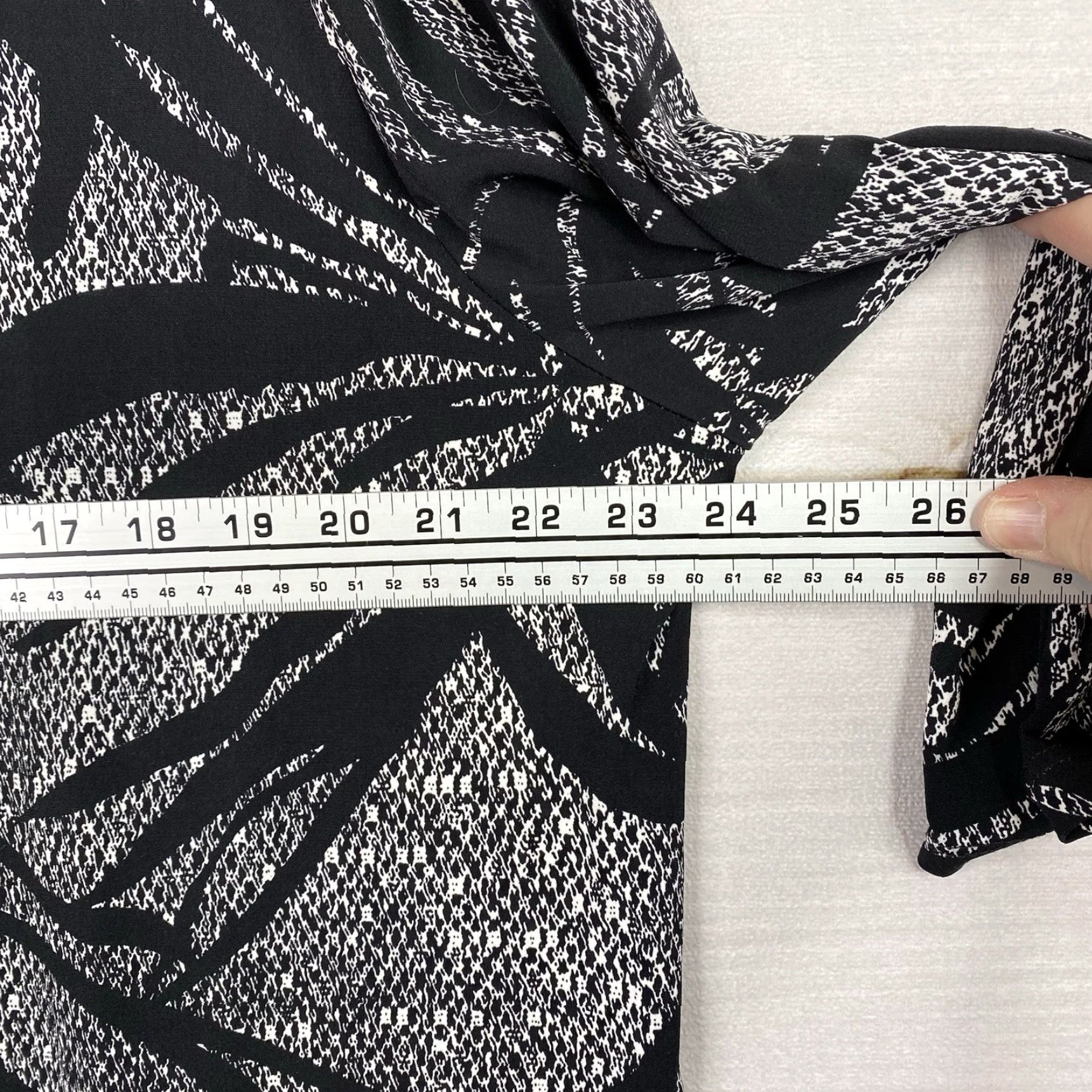Vintage Ciara Sun Woo Top Womens 2X Black Floral Stretch Asymmetrical Hem Artsy Travel Shirt Womens 2X Black Floral Artsy Rose 90s USA Size XXL / US 16-18 / IT 52-54 - 5 Thumbnail