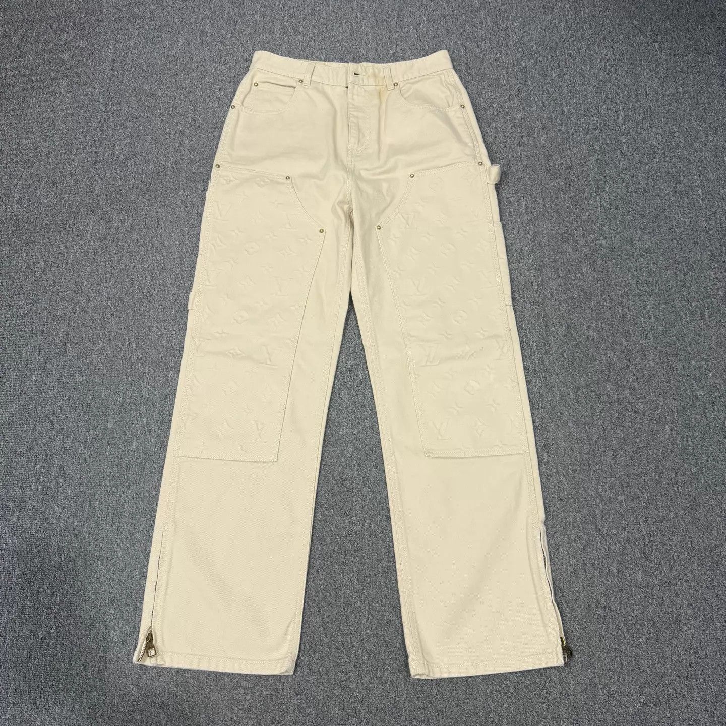 Louis Vuitton Louis Vuitton Embossed Logo Denim Jeans 30W 95 New Size US 30 / EU 46 - 1 Thumbnail