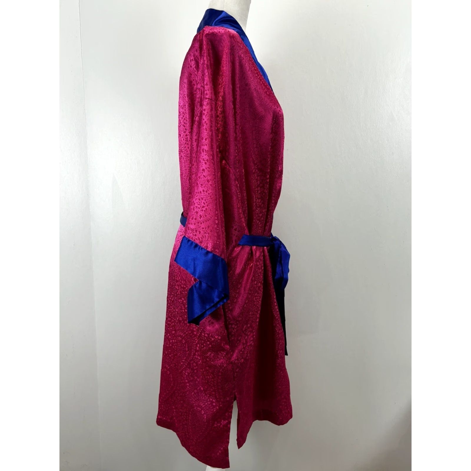 Victoria's Secret Vintage Victoria's Secret satin Robe Kimono One Size Pink Blue Gold Label Sleepwear Size ONE SIZE - 4 Thumbnail