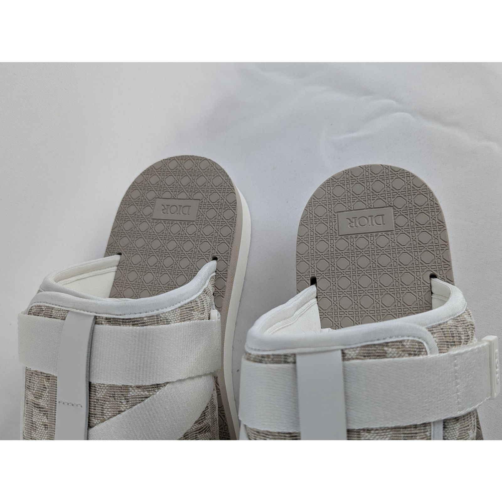 Dior o1rshd1 Sandal M-Alpha Sandal in Beige/White Size US 7 / EU 40 - 12 Thumbnail