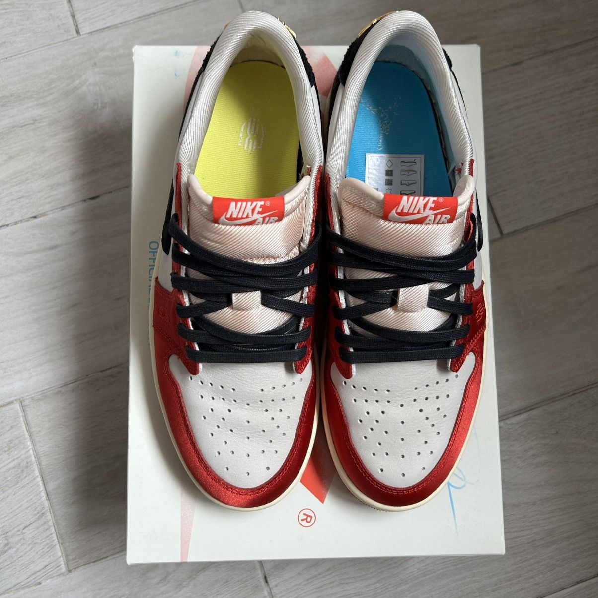 Jordan Brand Jordan 1 Low OG Trophy Room “Away” Size US 10 / EU 43 - 4 Thumbnail