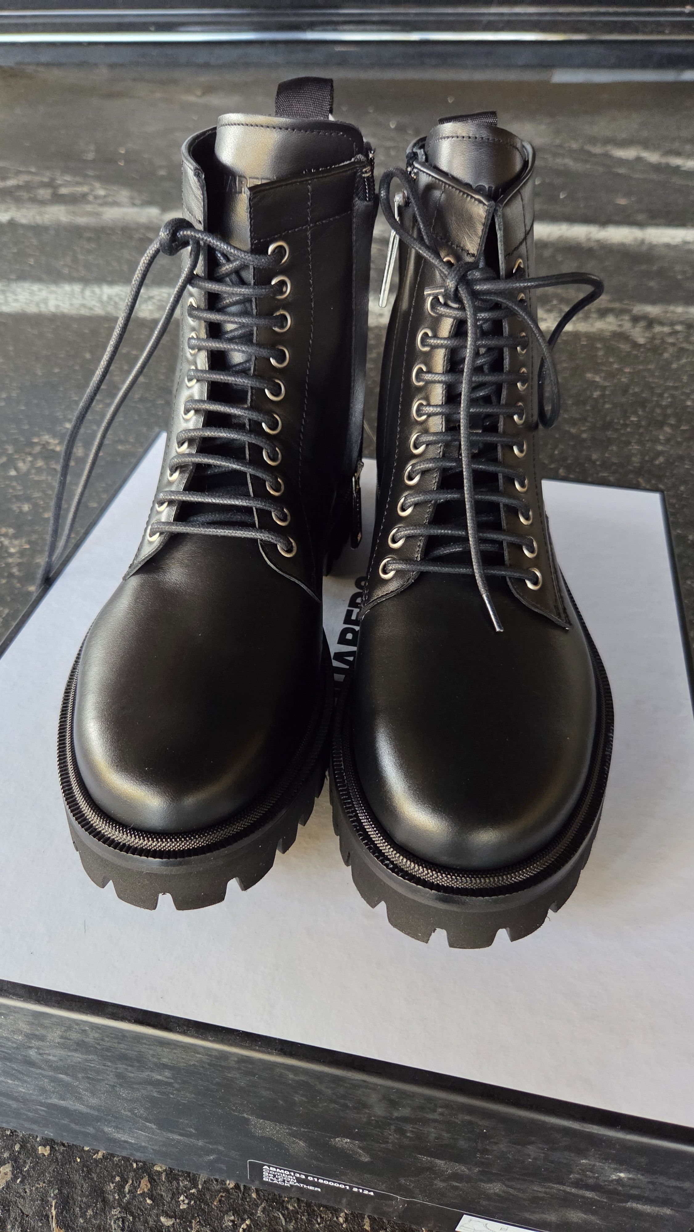 Dsquared2 Dsqaured2 brand new rugged boots Size US 8 / EU 41 - 1 Thumbnail