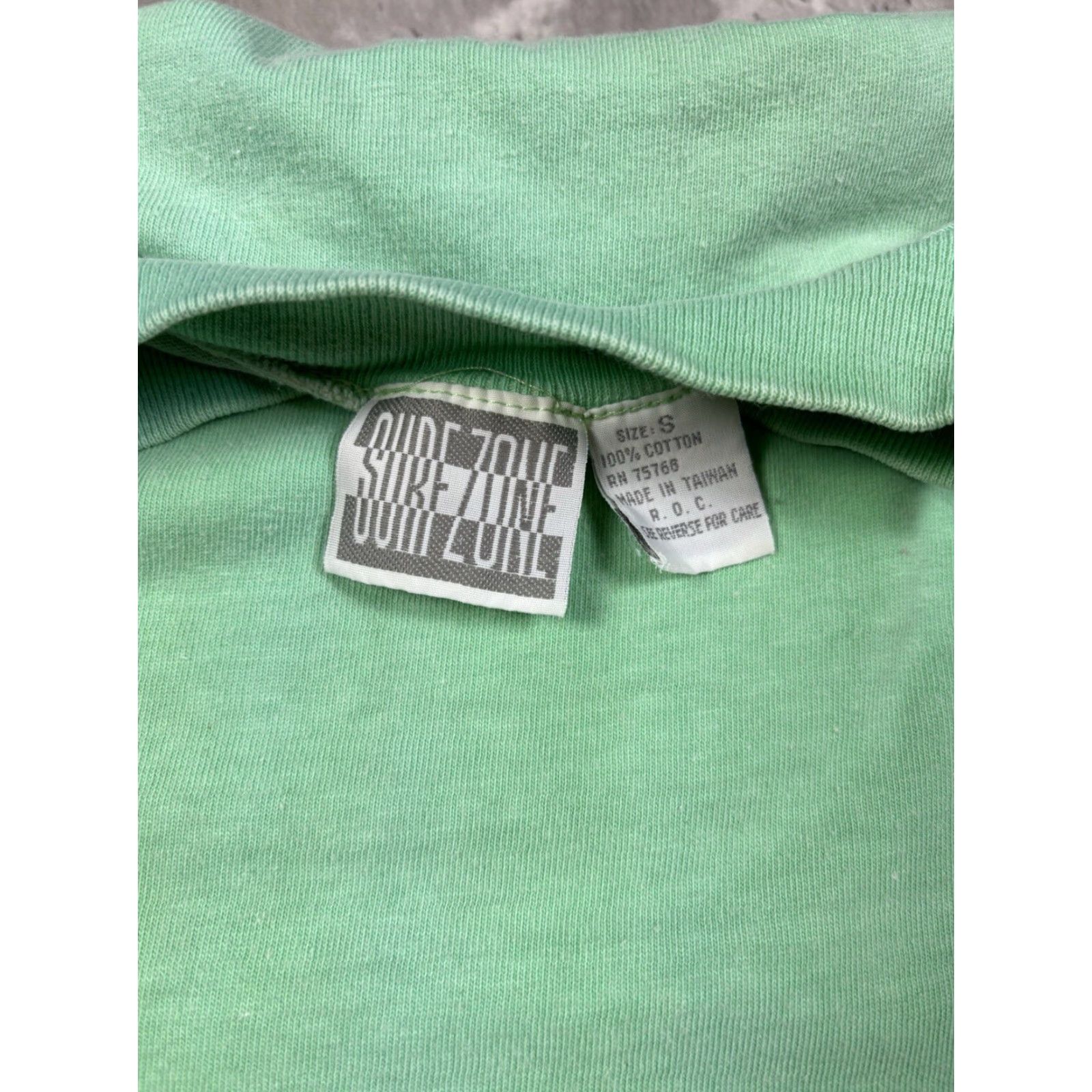 Vintage VINTAGE Surf Zone T-Shirt Green Short Sleeve Turtleneck Size S 80s Men Alice in Wonderland Graphic Print Cotton Knit Size US S / EU 44-46 / 1 - 6 Thumbnail