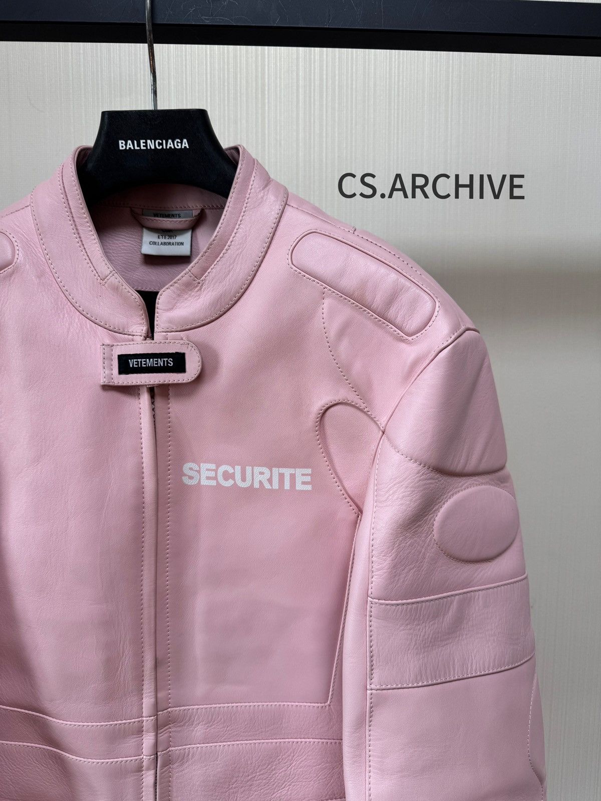 Vetements Vetements 17FW“SECURITE”Pink motorcycle leather jacket Size US S / EU 44-46 / 1 - 3 Thumbnail