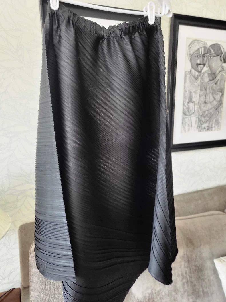 Issey Miyake Issey Miyake size:5 Black pleated skirt Size 42" / US 20 - 2 Thumbnail