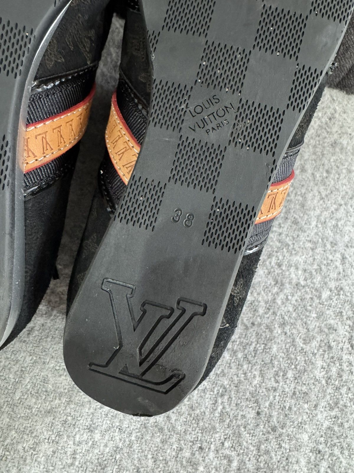 Louis Vuitton Louis Vuitton Paris LV monogram leather low sneakers 38 shoe Size US 8 / IT 38 - 10 Thumbnail