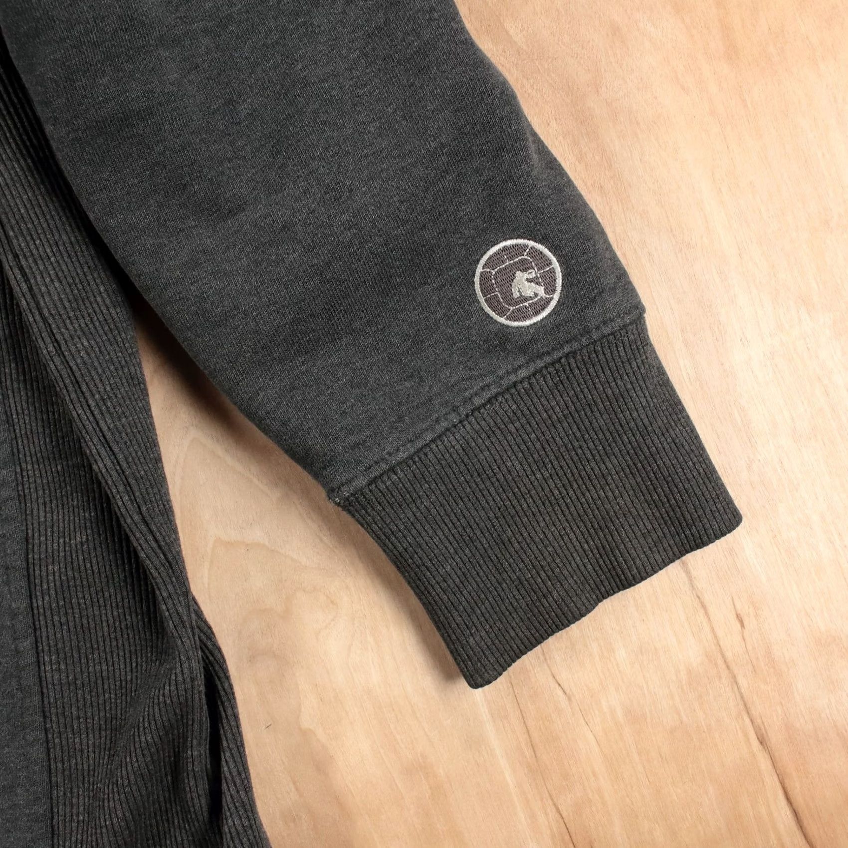 Vintage VINTAGE AND1 basketball sweatshirt crewneck LARGE gray embroidered 00s y2k Adult Size US L / EU 52-54 / 3 - 4 Thumbnail