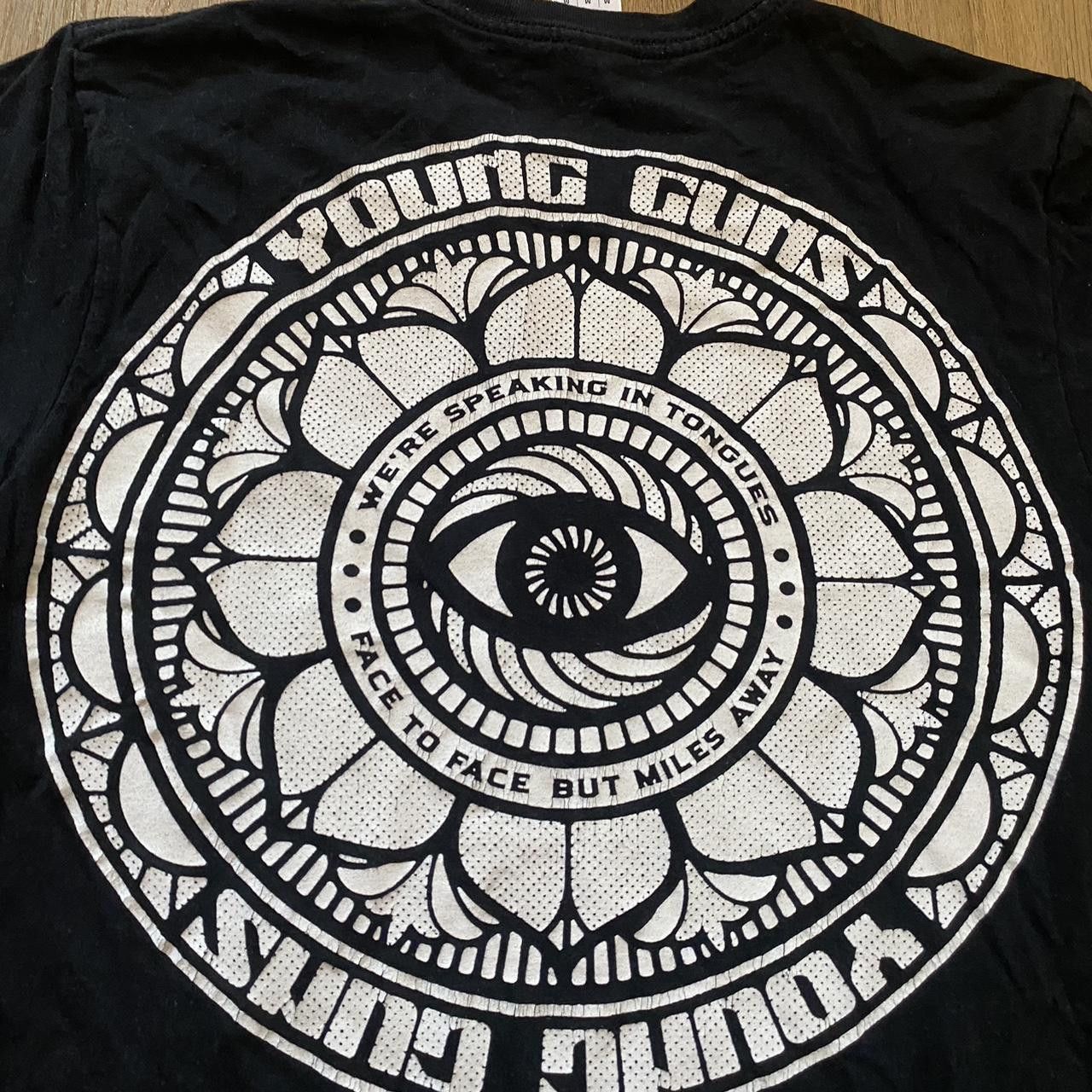 Gildan Young Guns rock big print black and white band tee Size US M / EU 48-50 / 2 - 3 Thumbnail