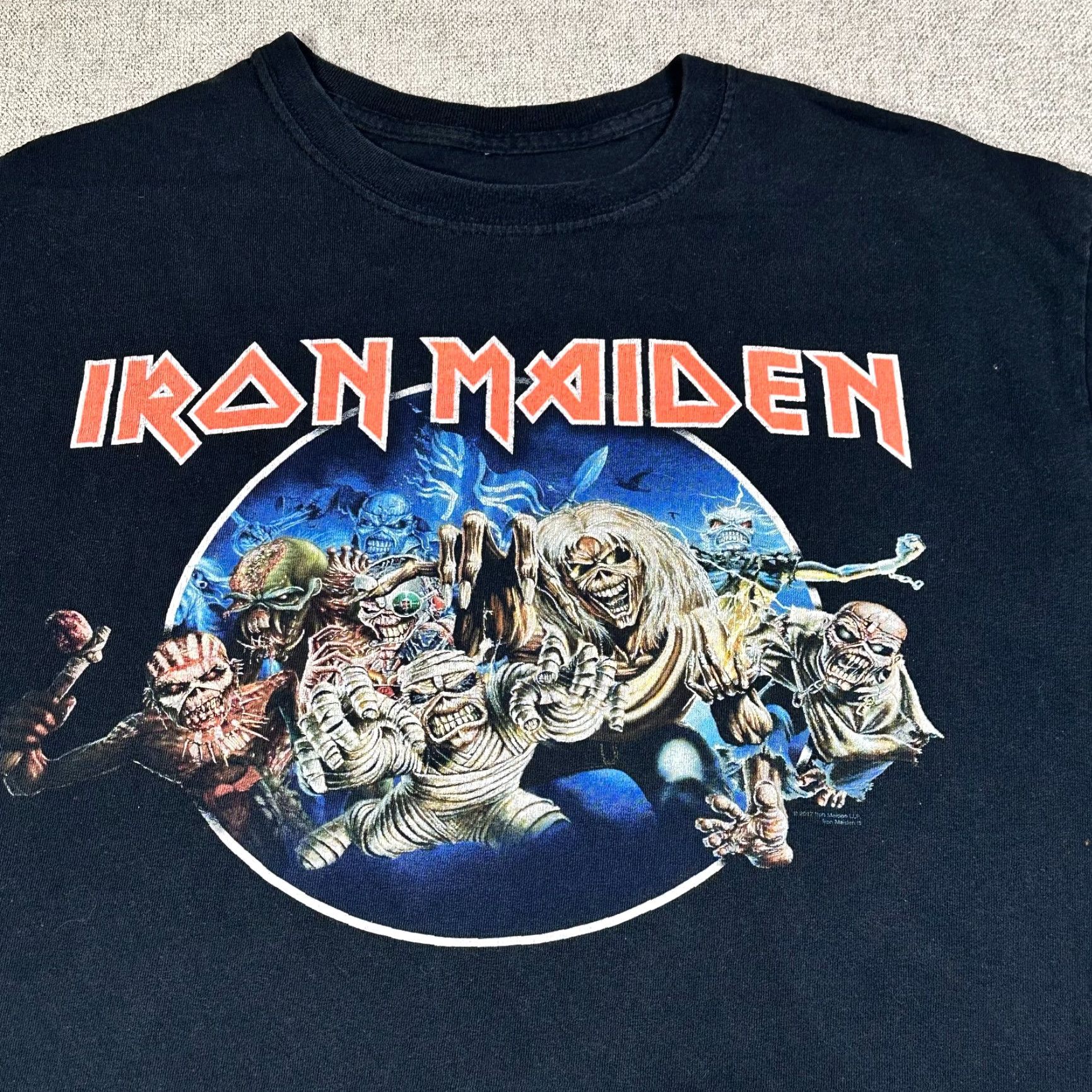 Vintage Iron Maiden Mens XL Zombie Mob Graphic Heavy Metal Rock Tee Shirt Size US XL / EU 56 / 4 - 3 Thumbnail