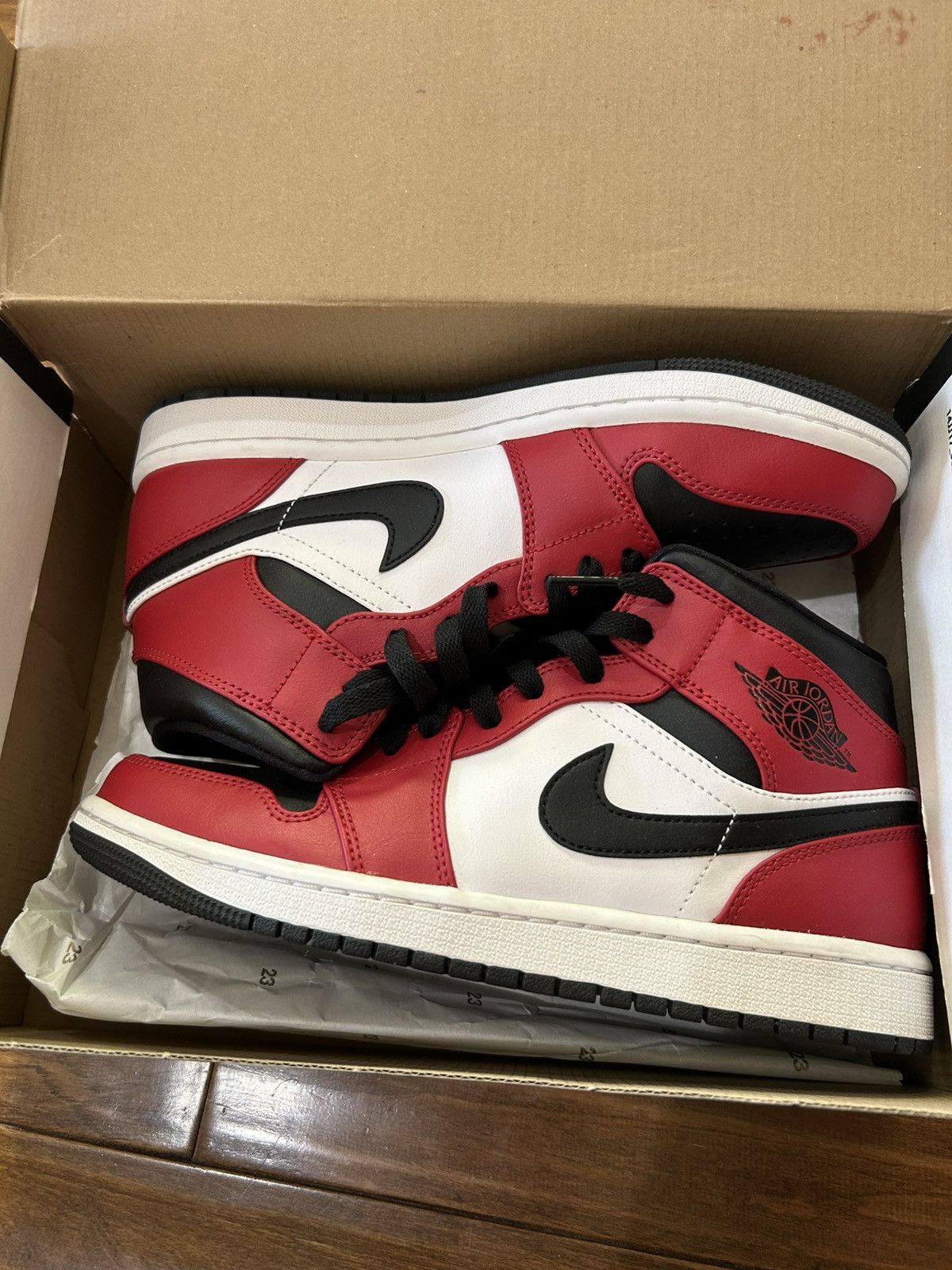 Jordan Brand Jordan 1 Mid Chicago Toe Black/Gym Red 554724 069 Size US 7.5 / EU 40-41 - 1 Thumbnail