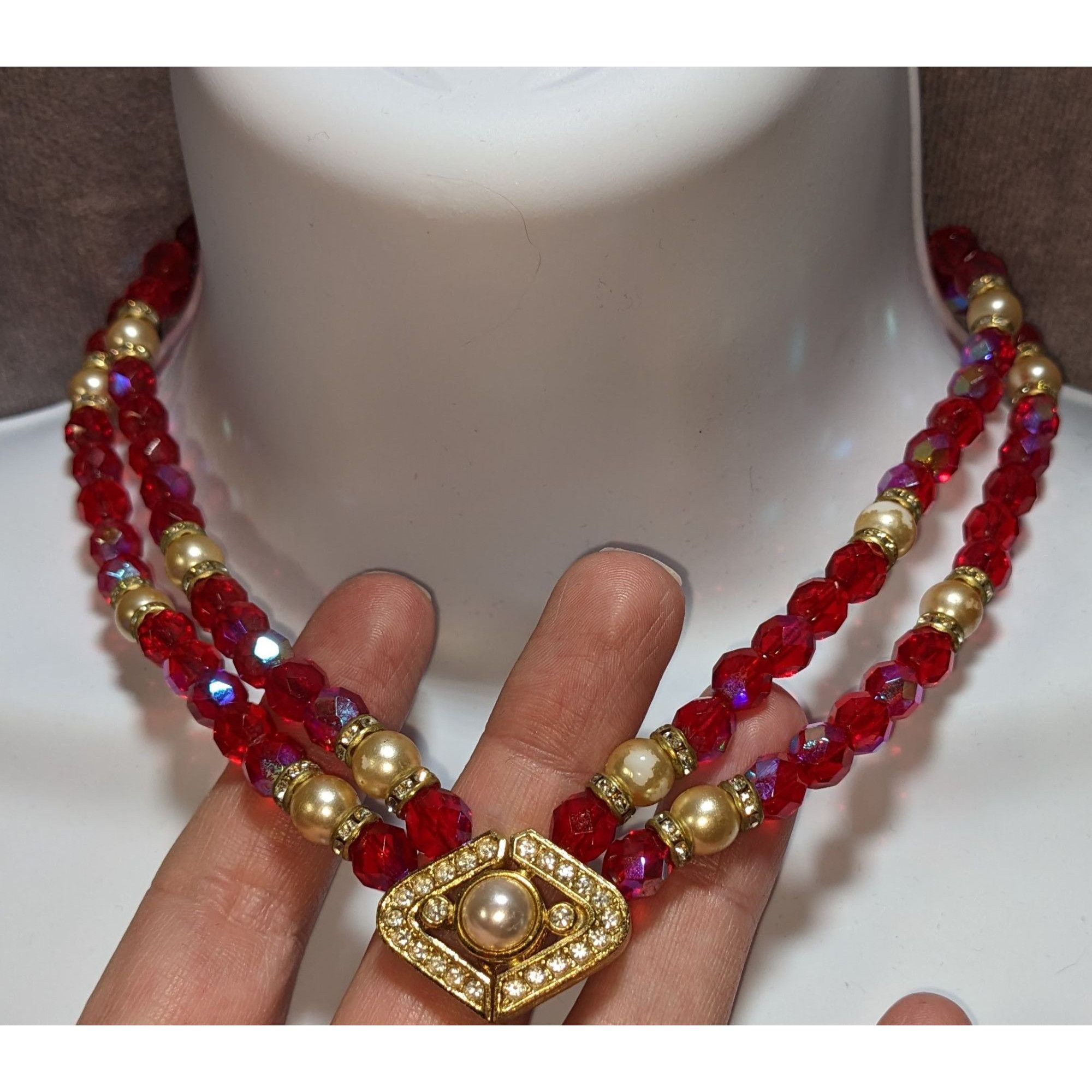 Other Vintage Whimsical Red Beaded Necklace With Gold Tone Accents Size ONE SIZE - 7 Thumbnail