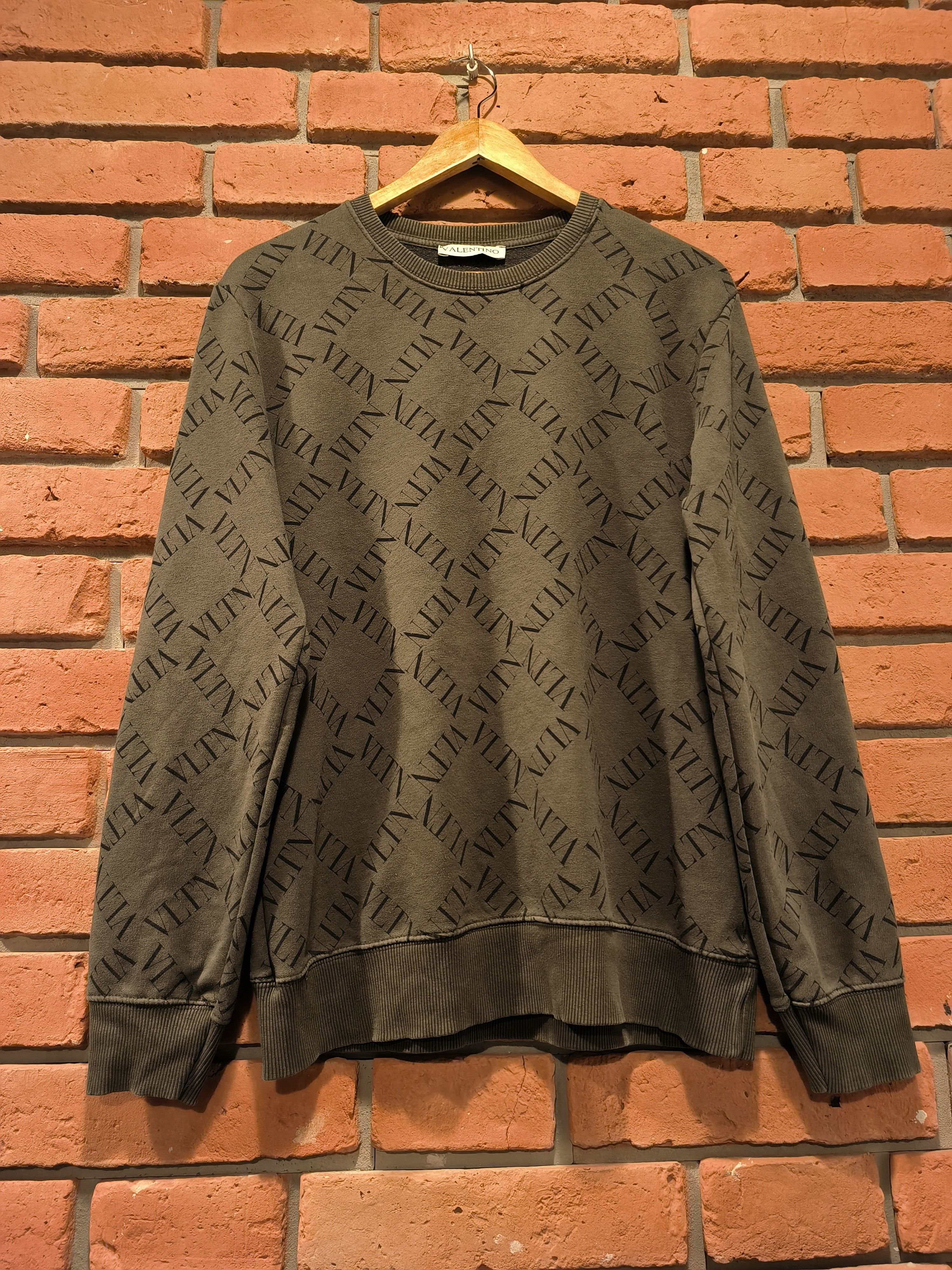 Valentino Valentino All Over Print Sweatshirt Crewneck Logo Spa Size US M / EU 48-50 / 2 - 1 Thumbnail