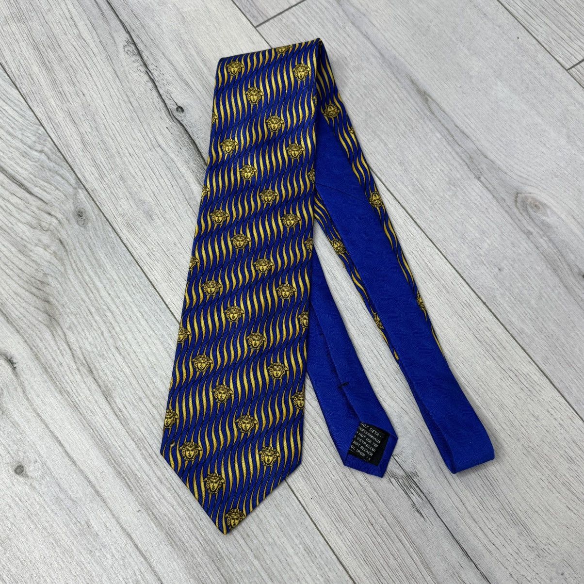 Versace Sensational GIANNI VERSACE Gold Medusa Spirals Navy Silk Tie Size ONE SIZE - 1 Thumbnail