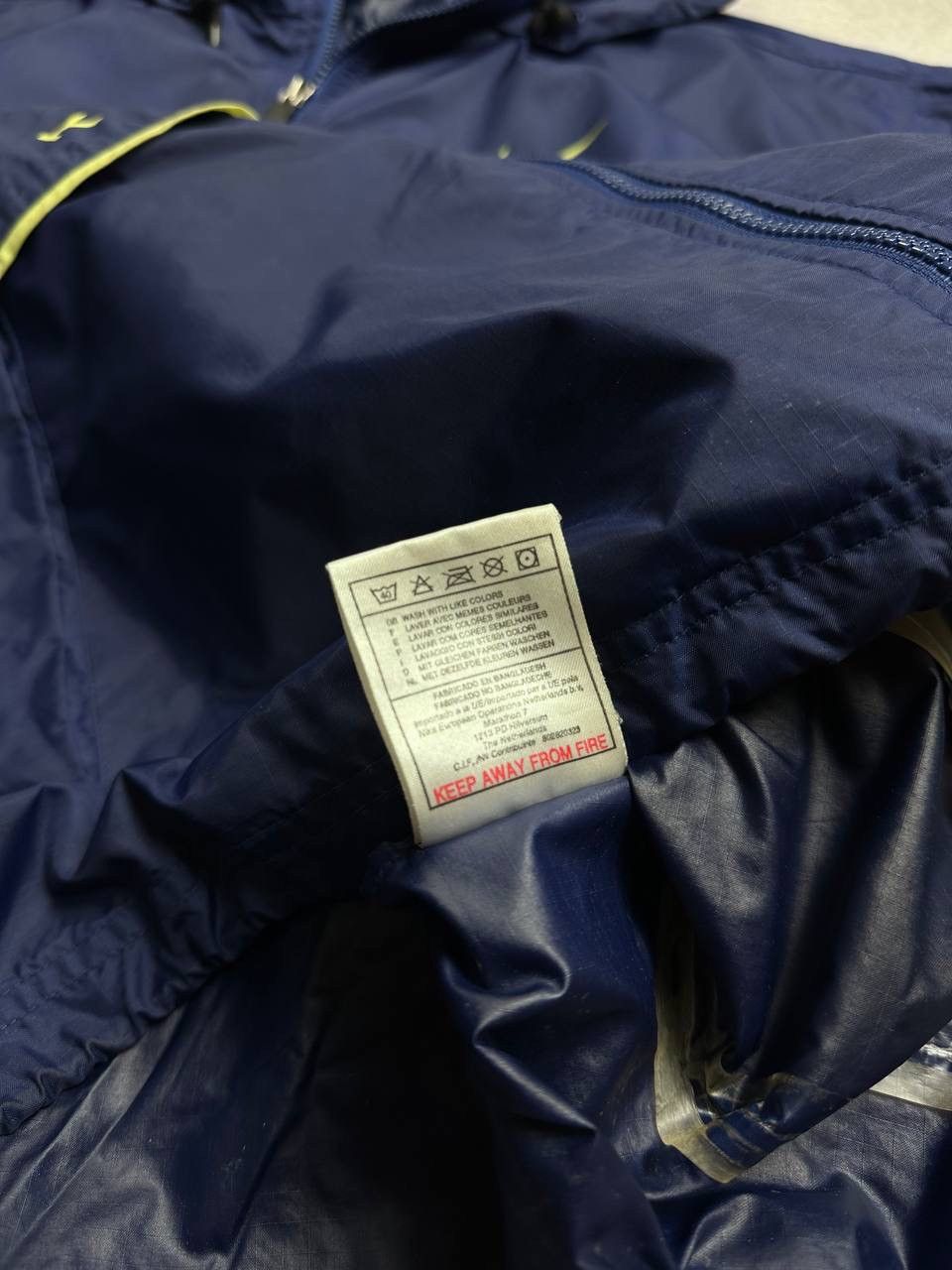 Nike × Vintage Vintage Nike Swoosh Nylon Hooded Jacket Y2K L Size US L / EU 52-54 / 3 - 8 Thumbnail